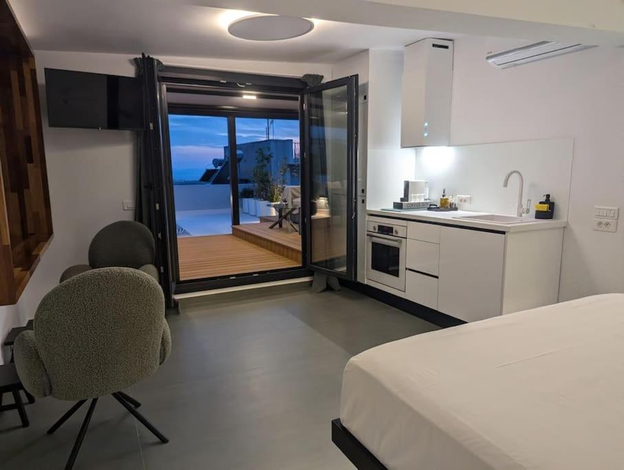 Loft With Panoramic View Near The Center Of *