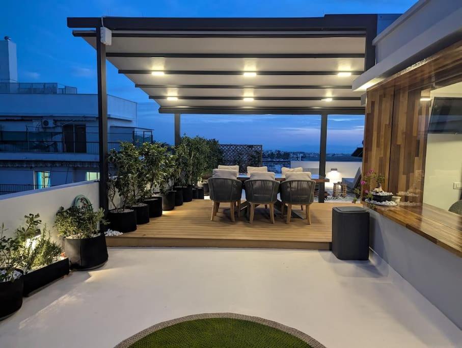 Loft With Panoramic View Near The Center Of Athens