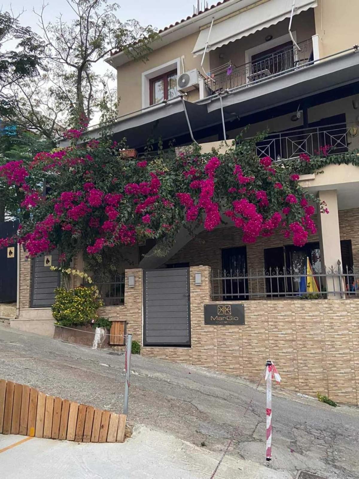 Margio Skiathos Apartments *