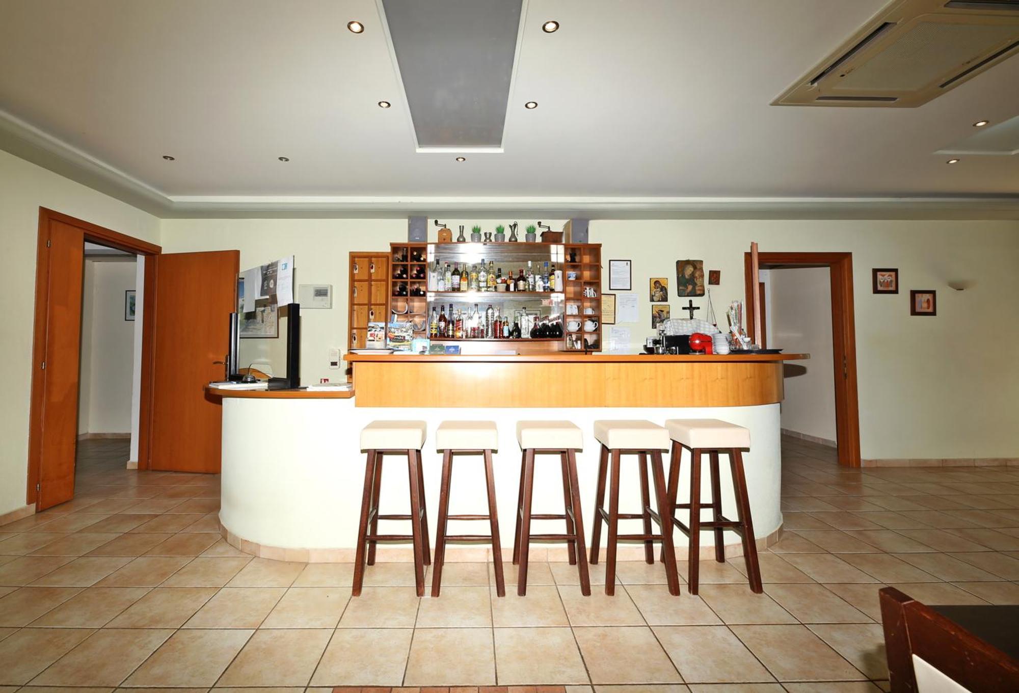 Palirria & Aparthotel 2*