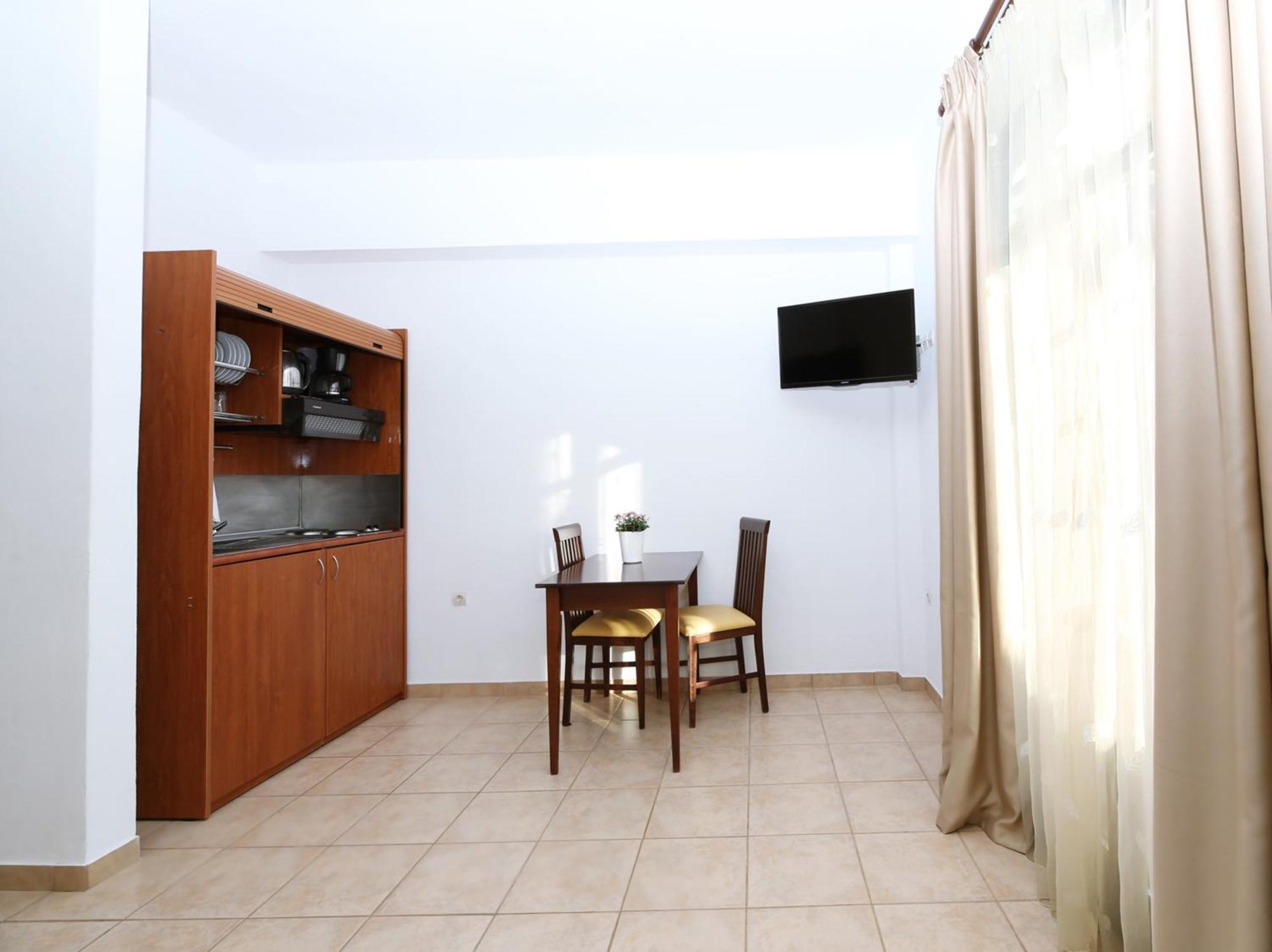 Palirria & Aparthotel Kala Nera