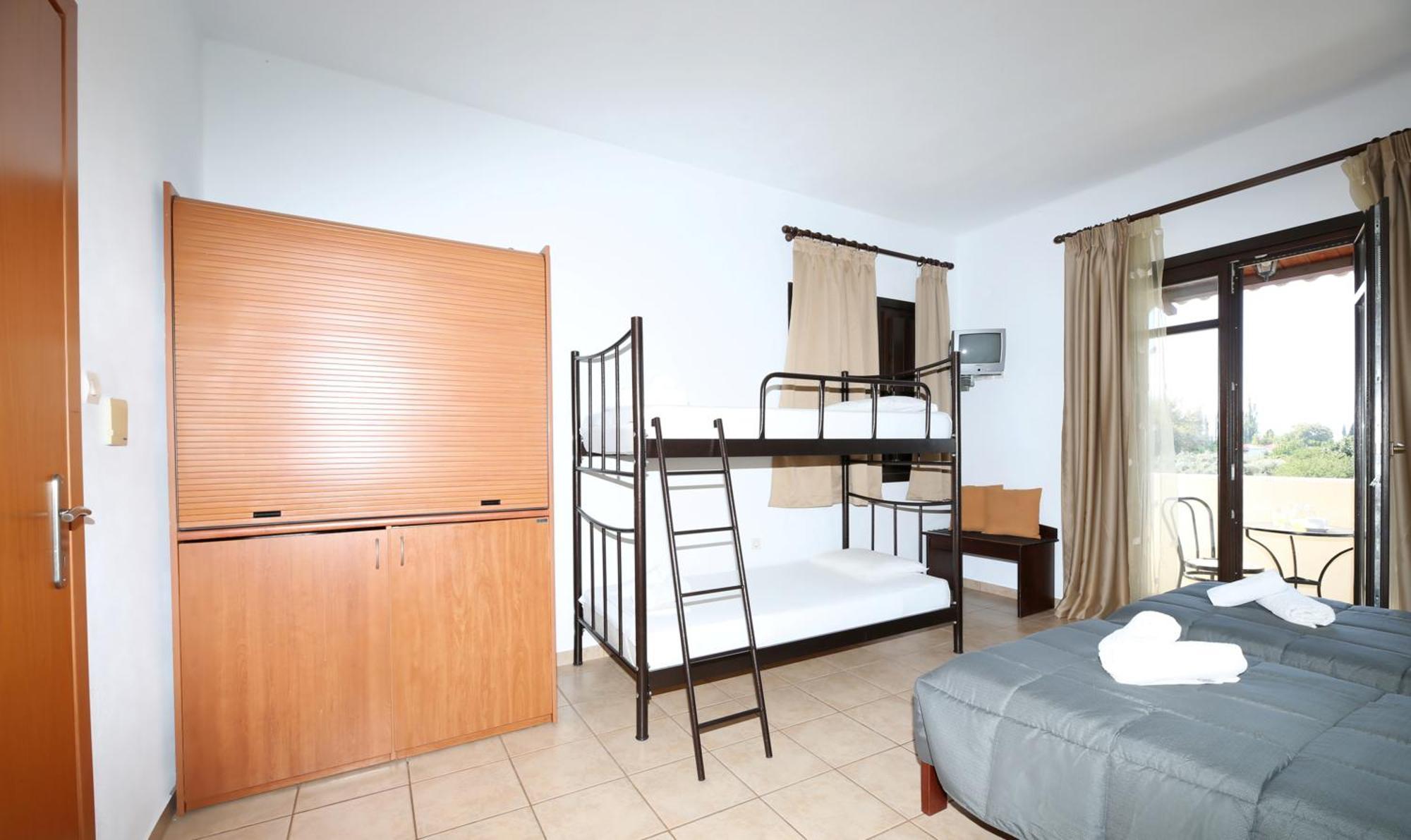 Aparthotel Palirria & 2*