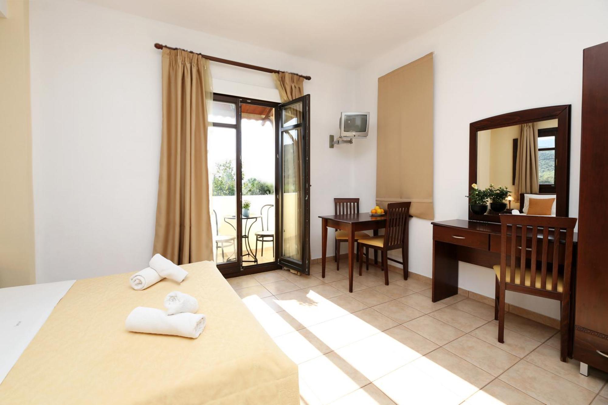 Aparthotel Palirria &