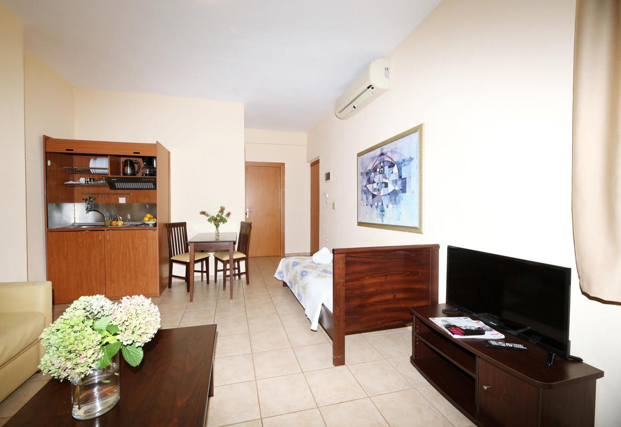 Aparthotel Palirria &