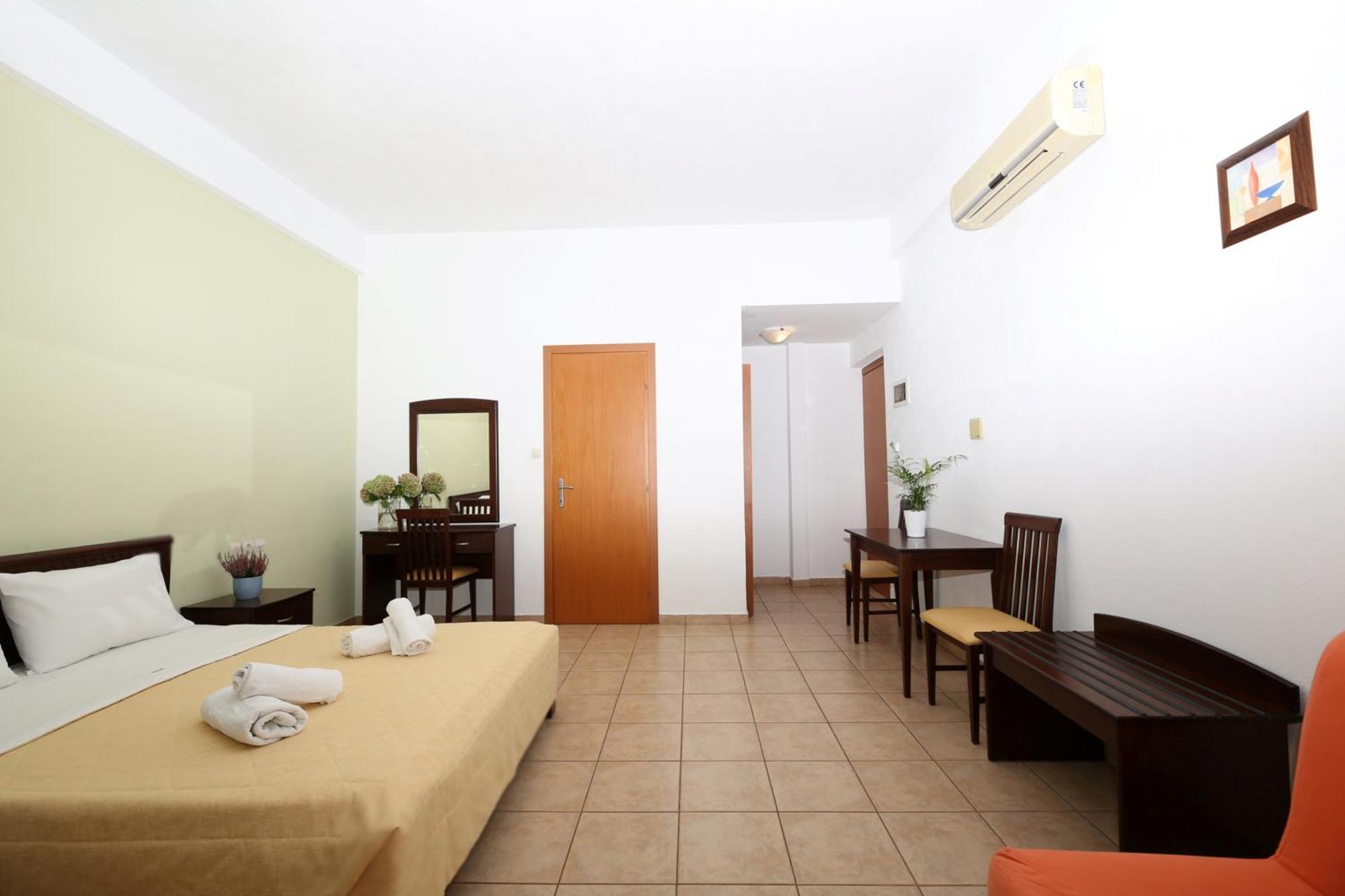 Aparthotel Palirria &