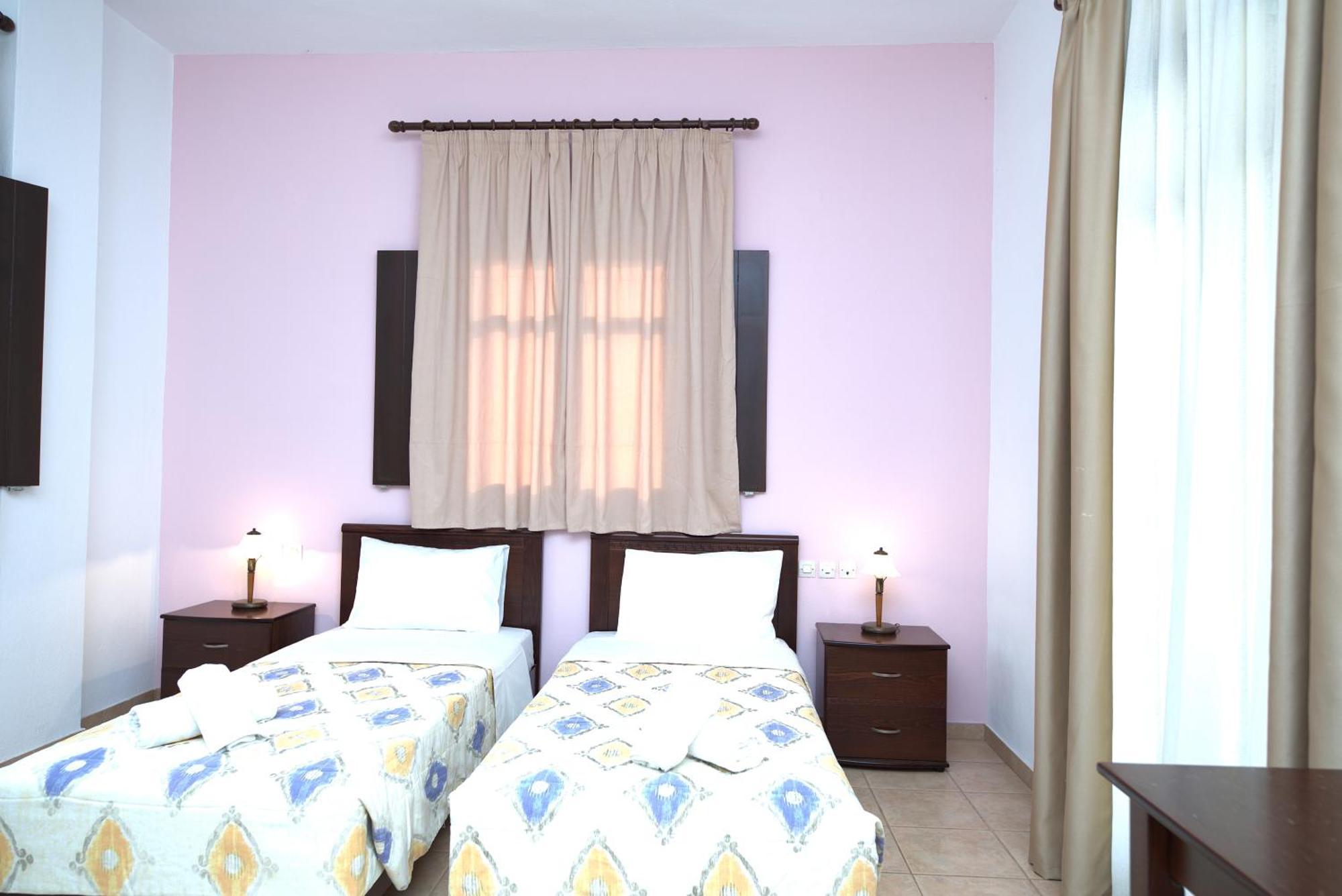 Aparthotel Palirria & 2*