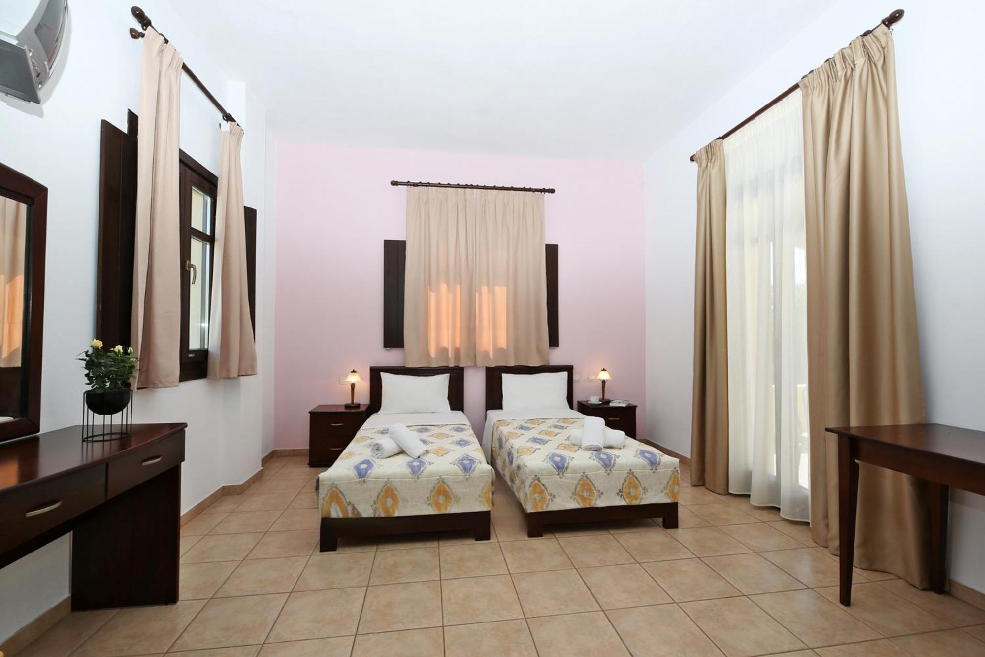Palirria & Aparthotel 2*