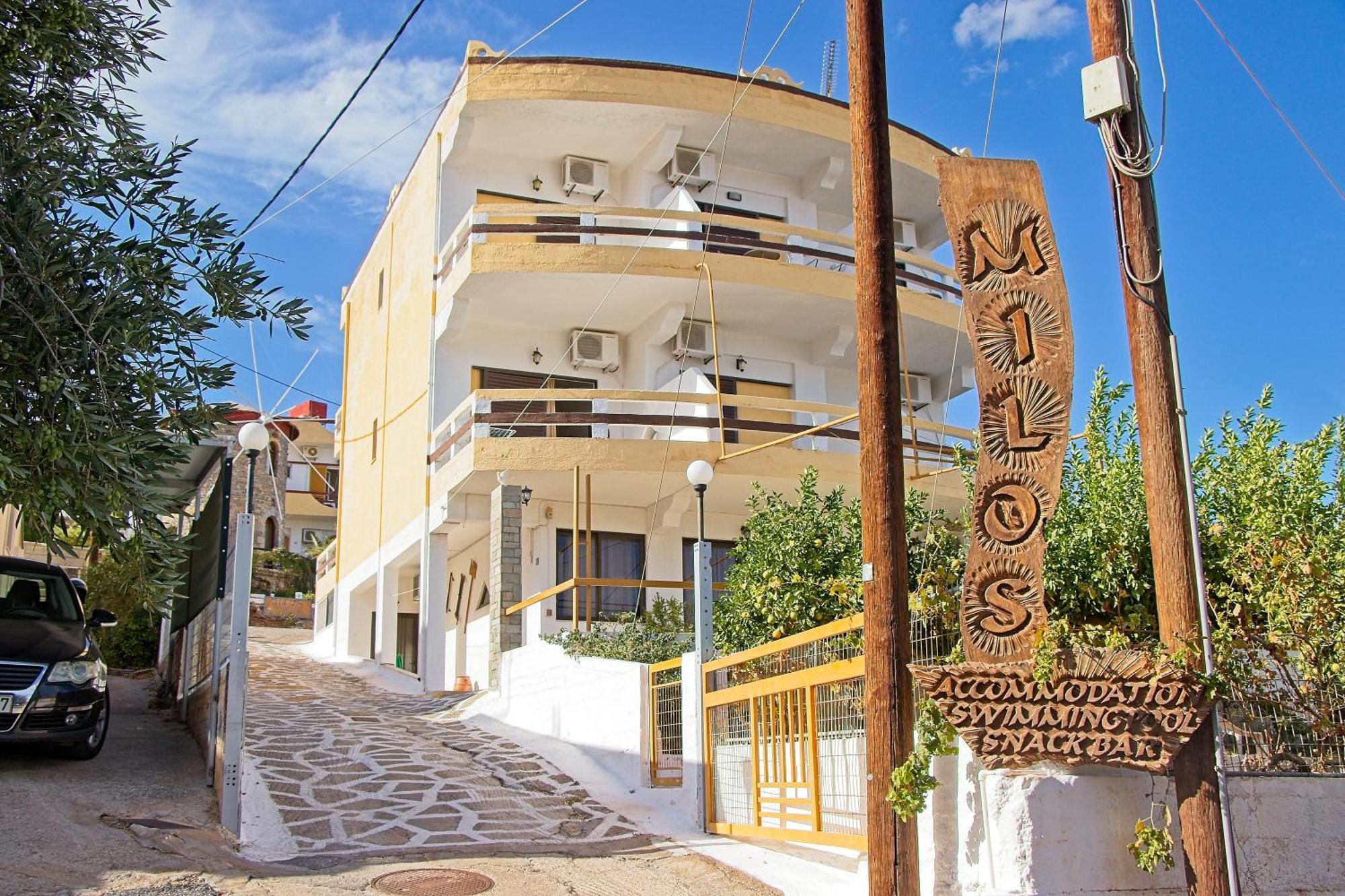 Apartment Milos *