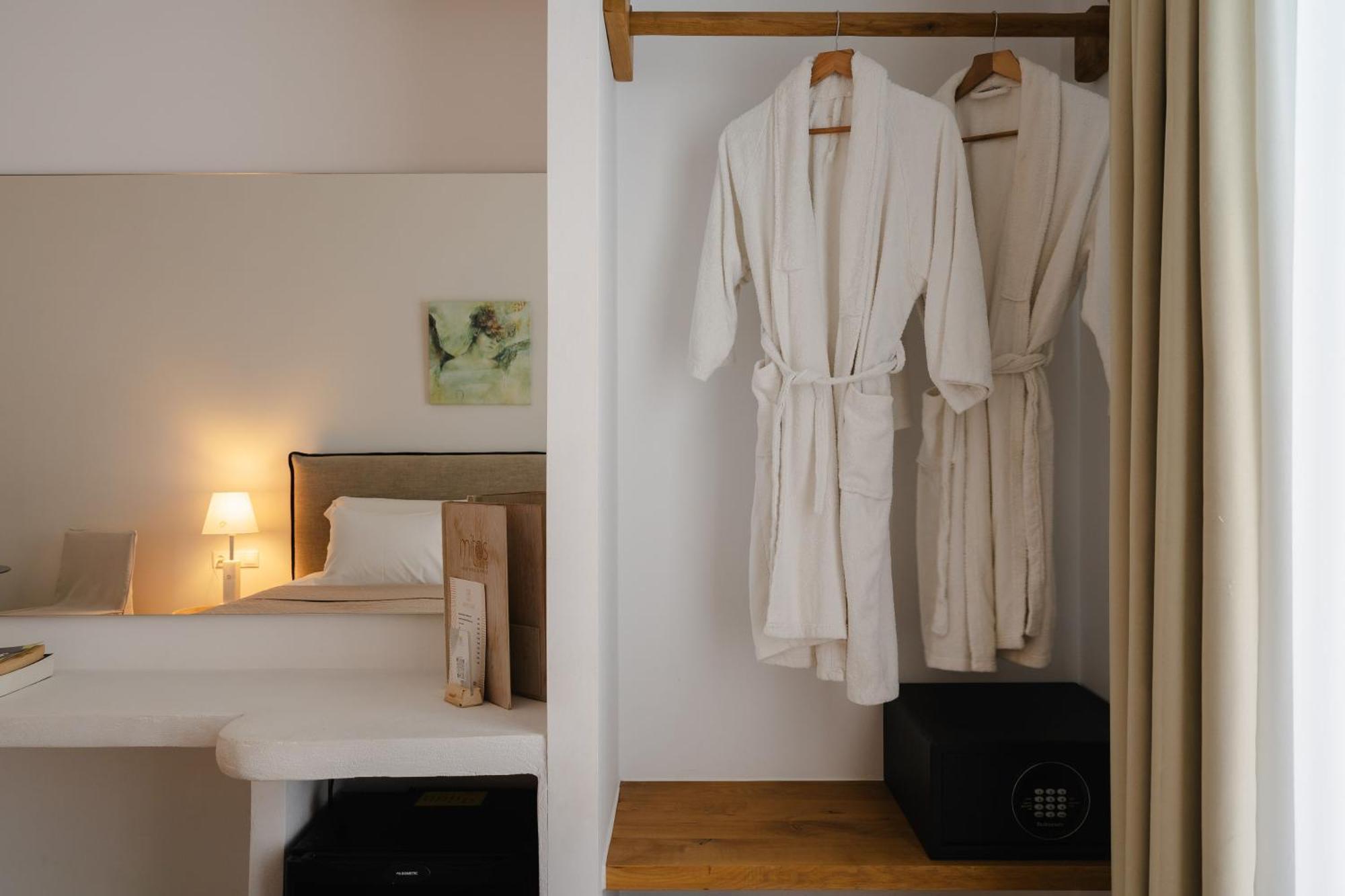 Hotel Mitos 4*