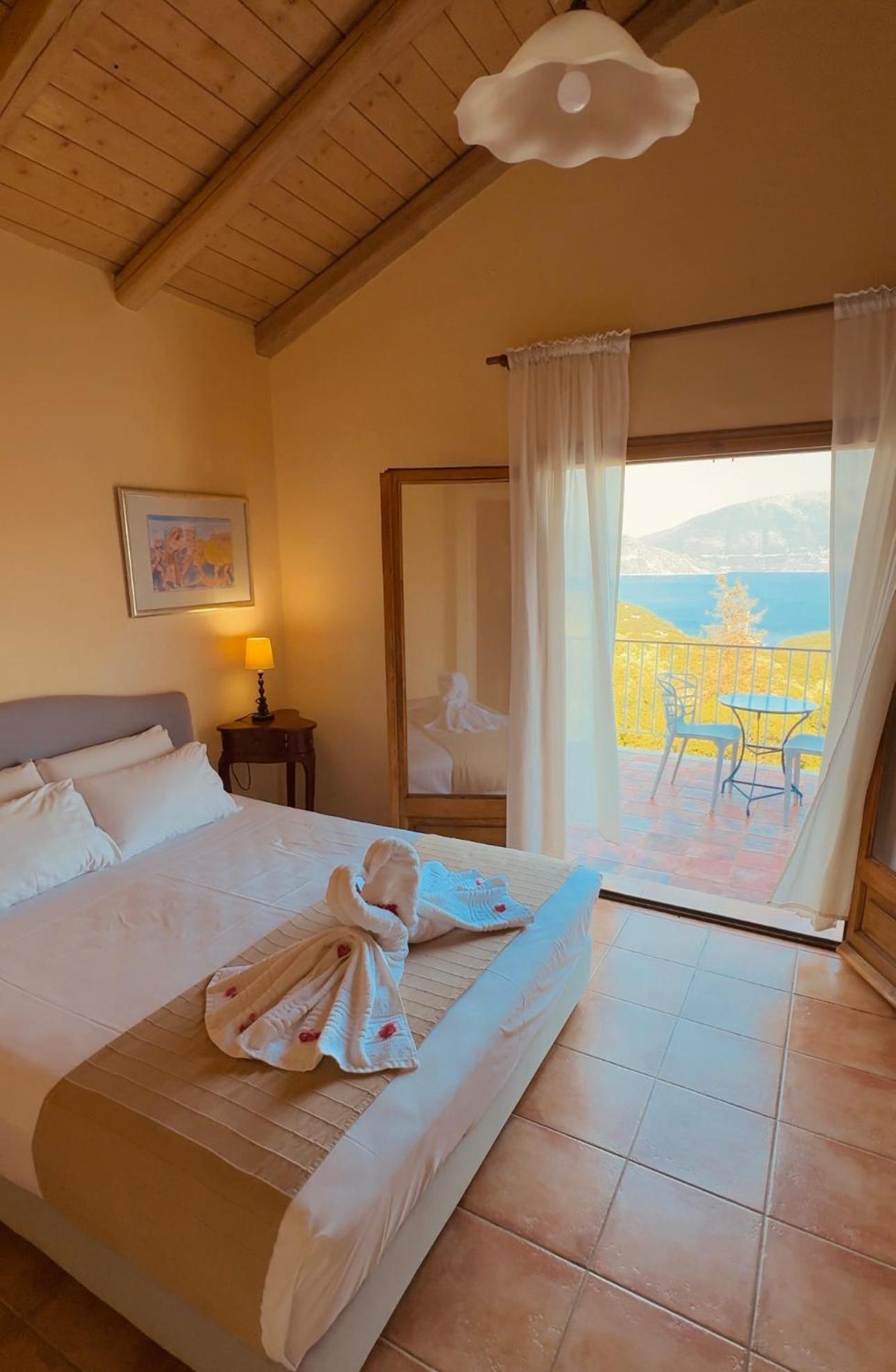 Helios Sea View & Private Pool Near
