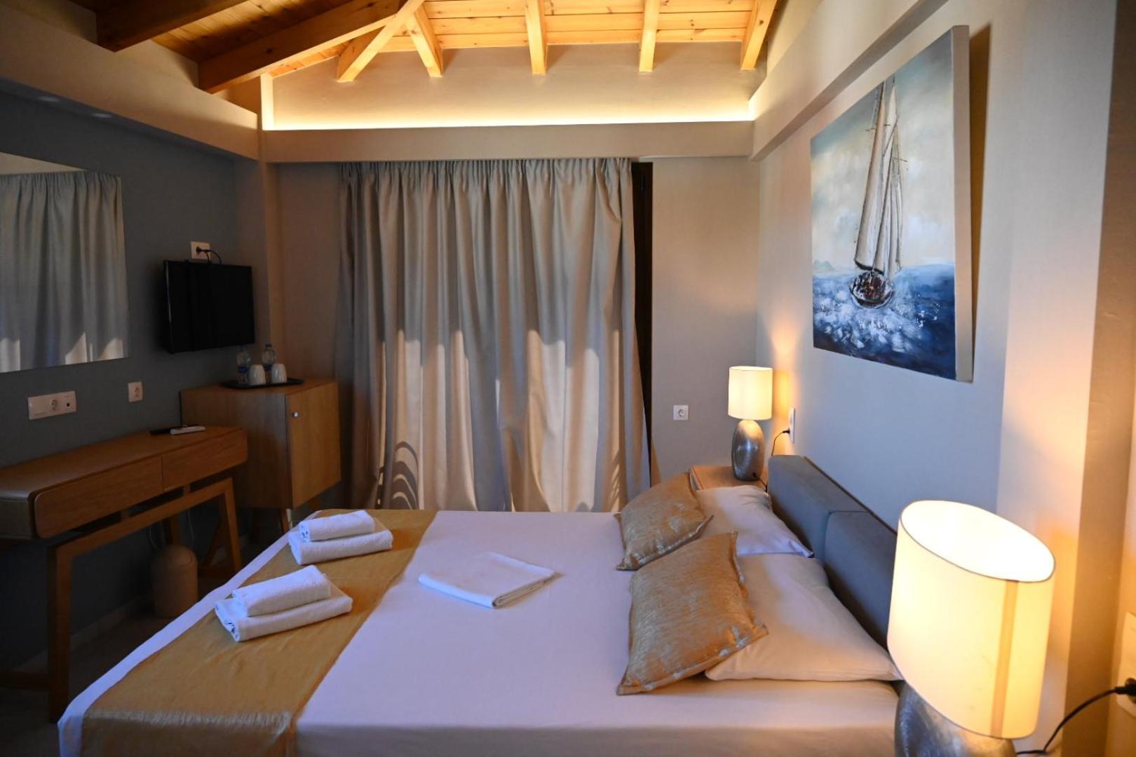 Oro Skiathos Town