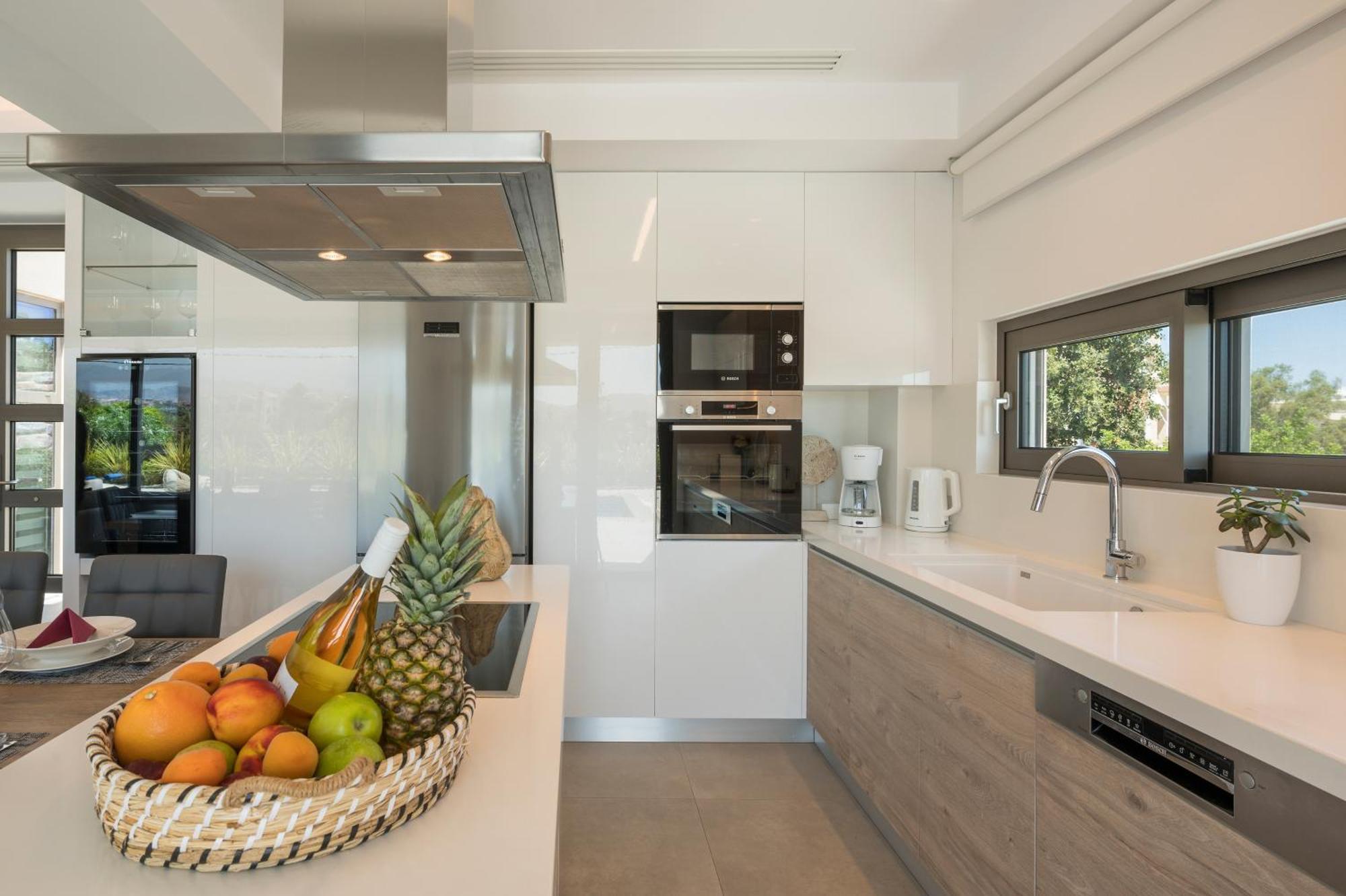 Imperium Luxury Villas-sauna, Jacuzzi, Heated Pool & Gym-chania *