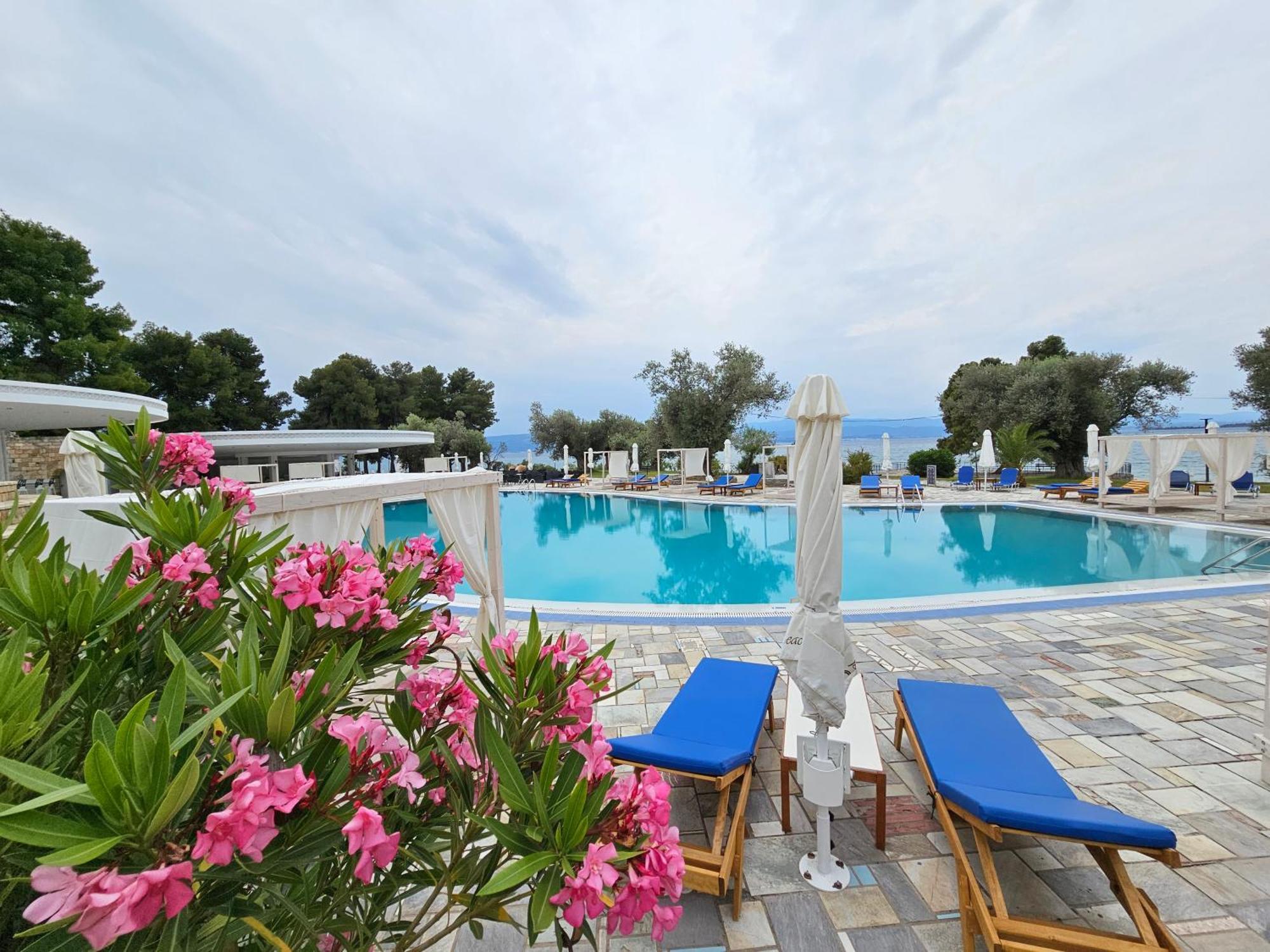 Hotel O Paradise And