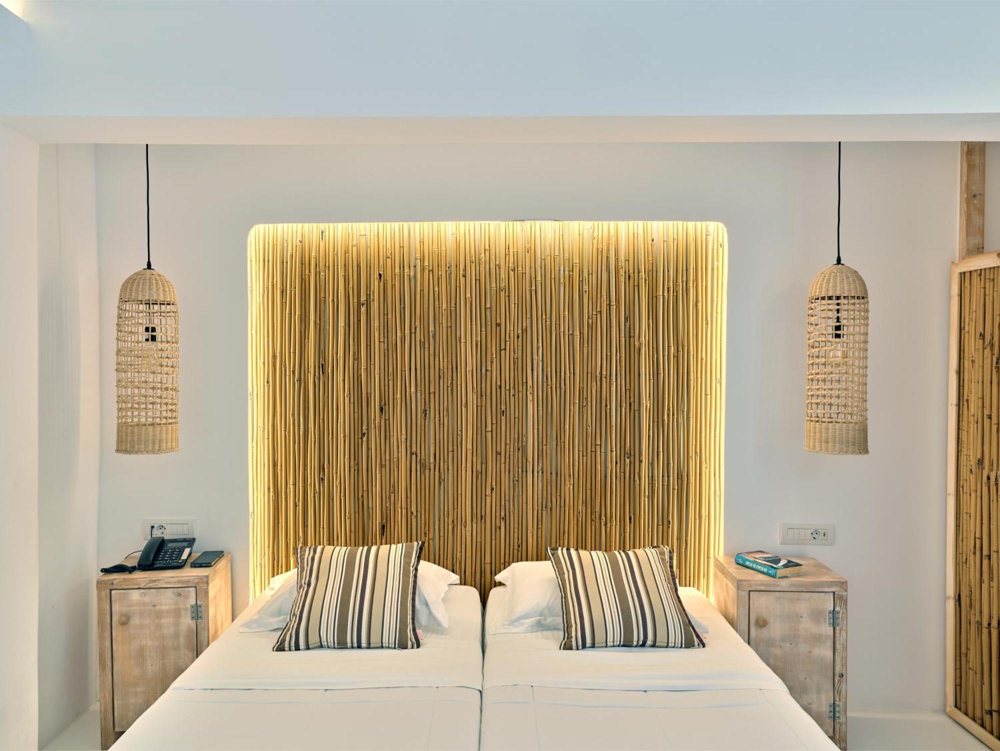 Zefi & Hotel Naousa (Paros)