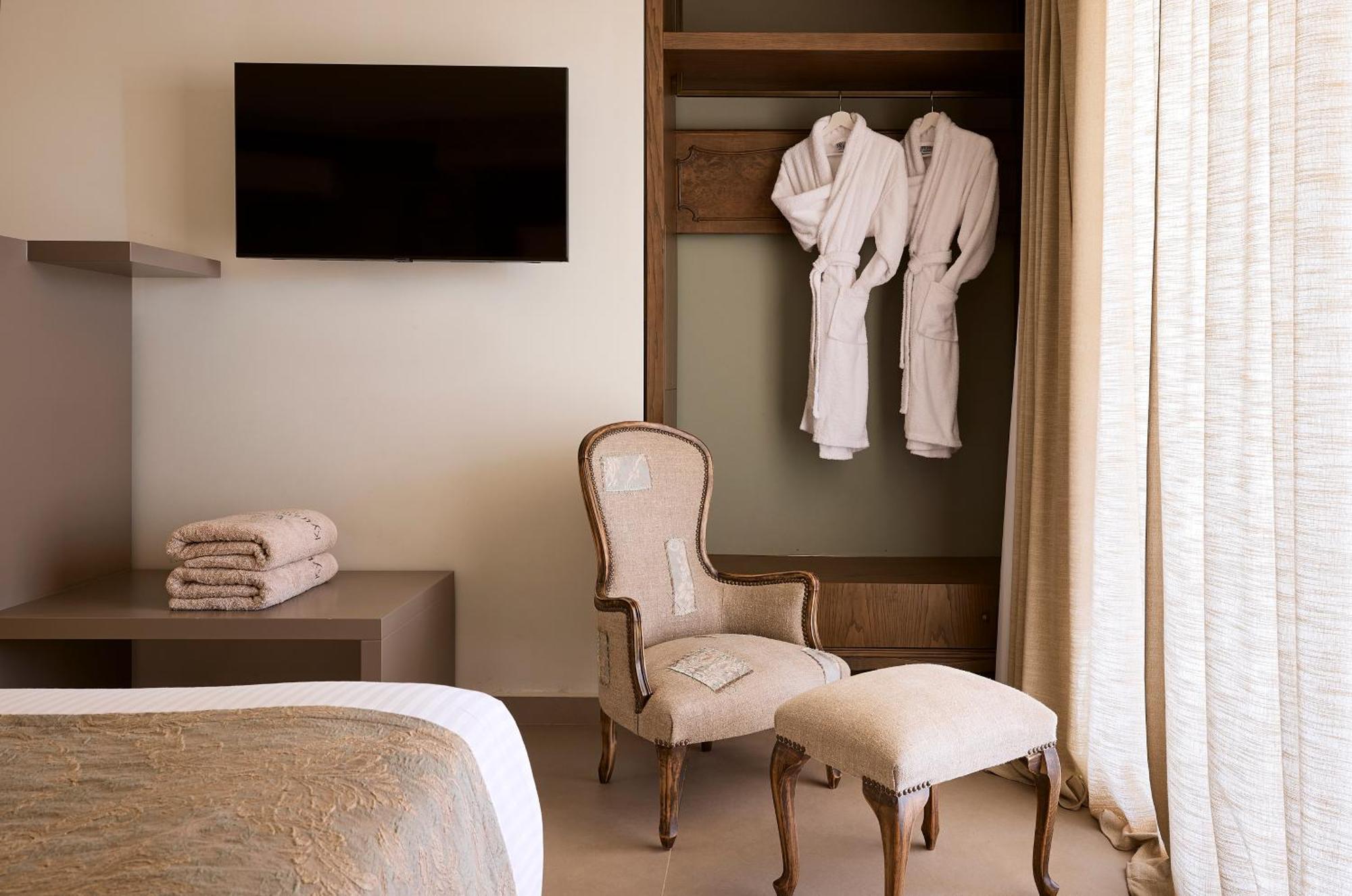 Kythnos Bay Hotel 3*