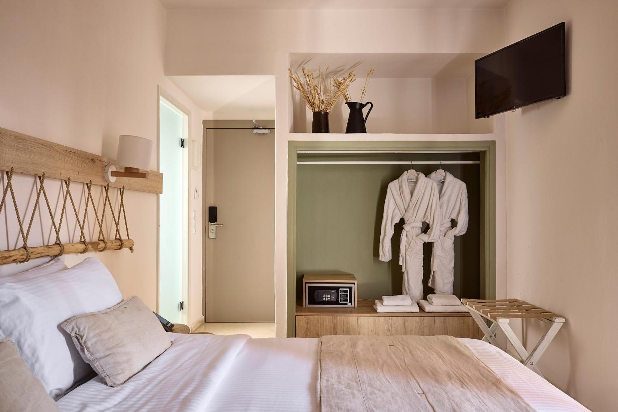 Kythnos Bay Hotel 3*