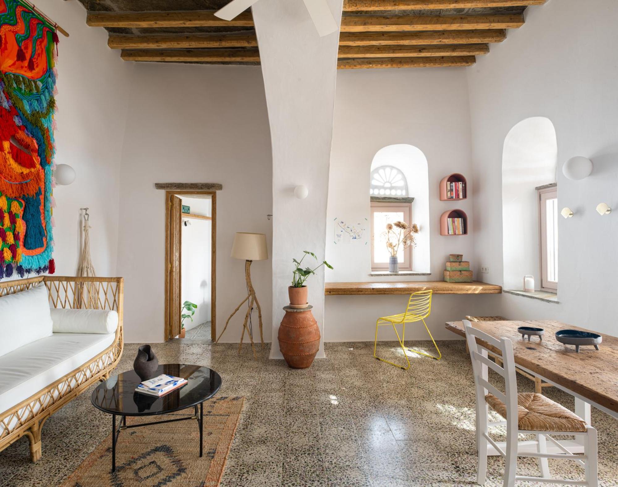 Th_eros House *