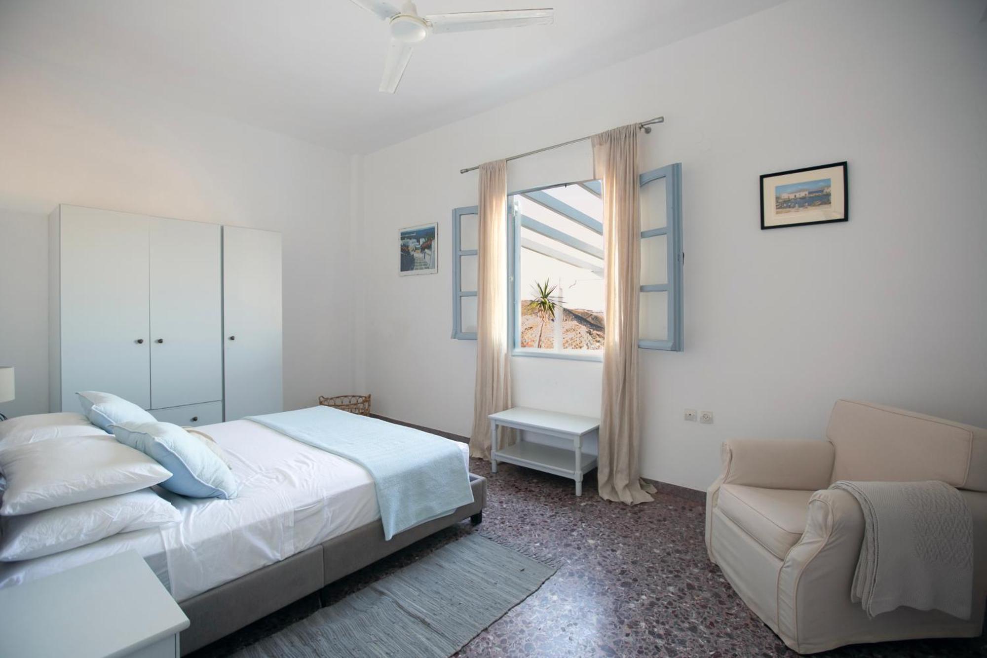 Avraam Naousa Livadia (Paros)