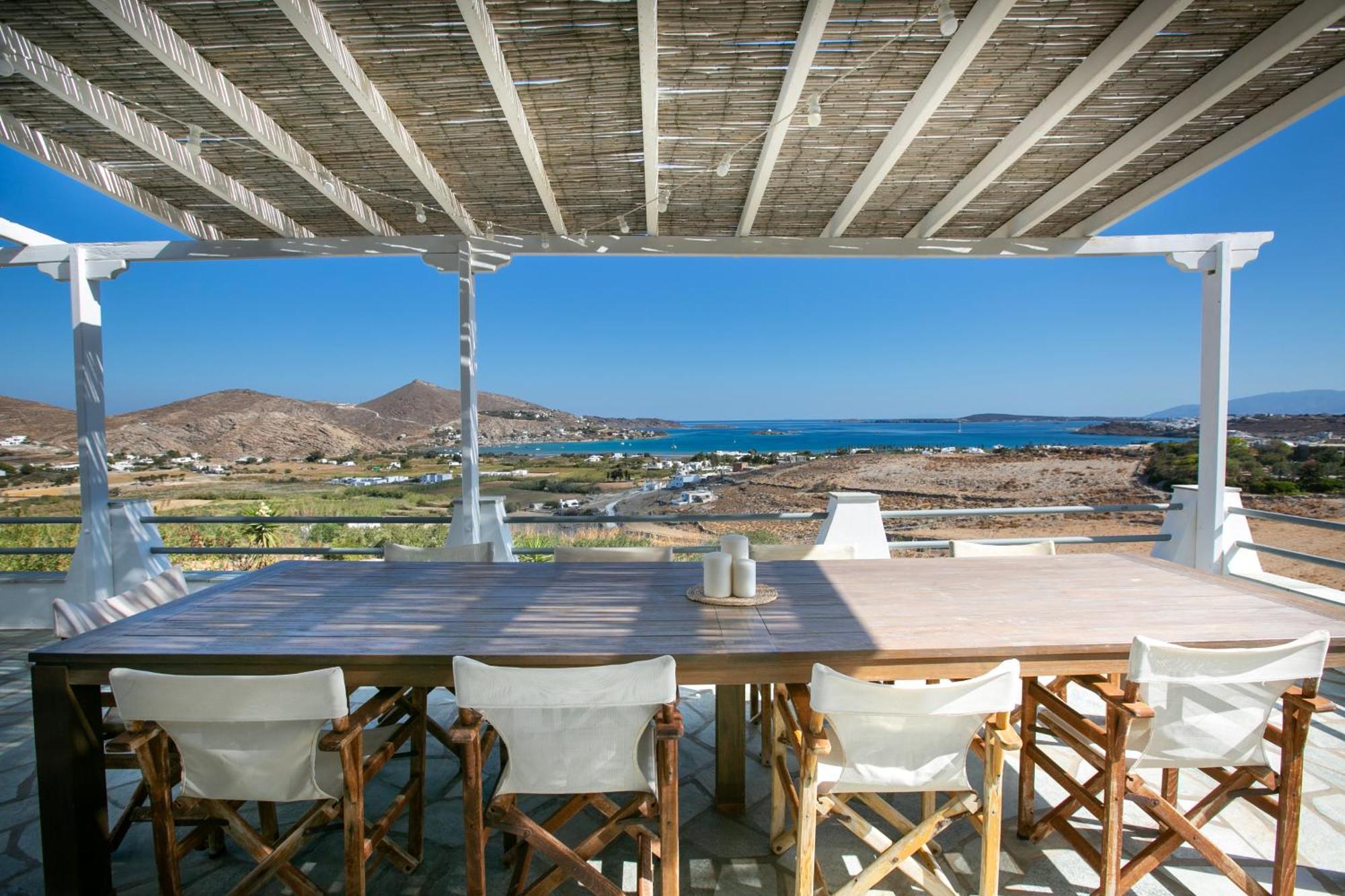 Avraam Naousa * Livadia (Paros)