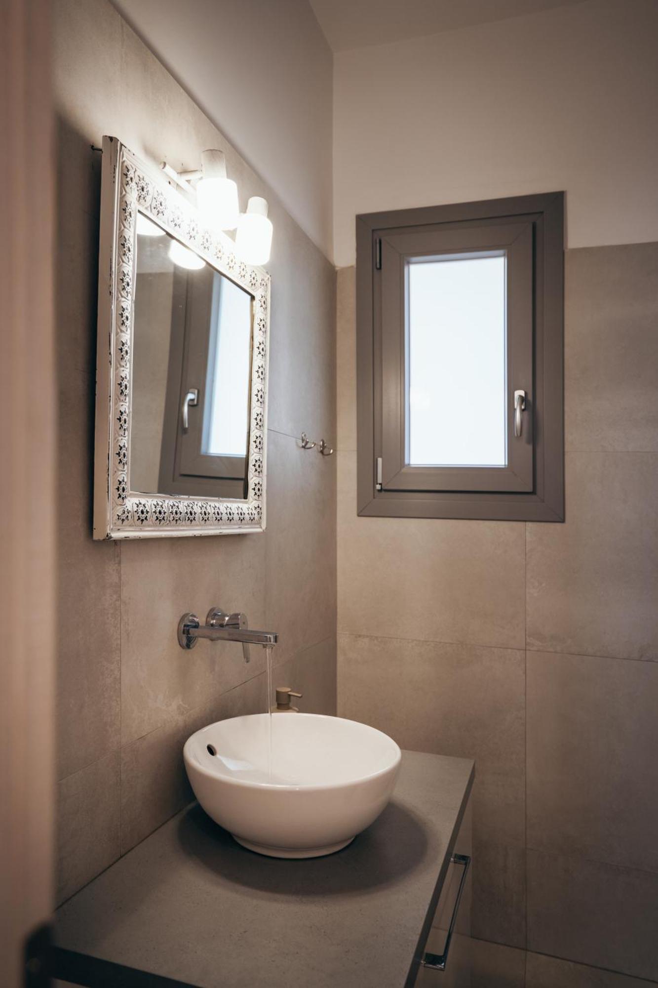 Apartment Aethra White