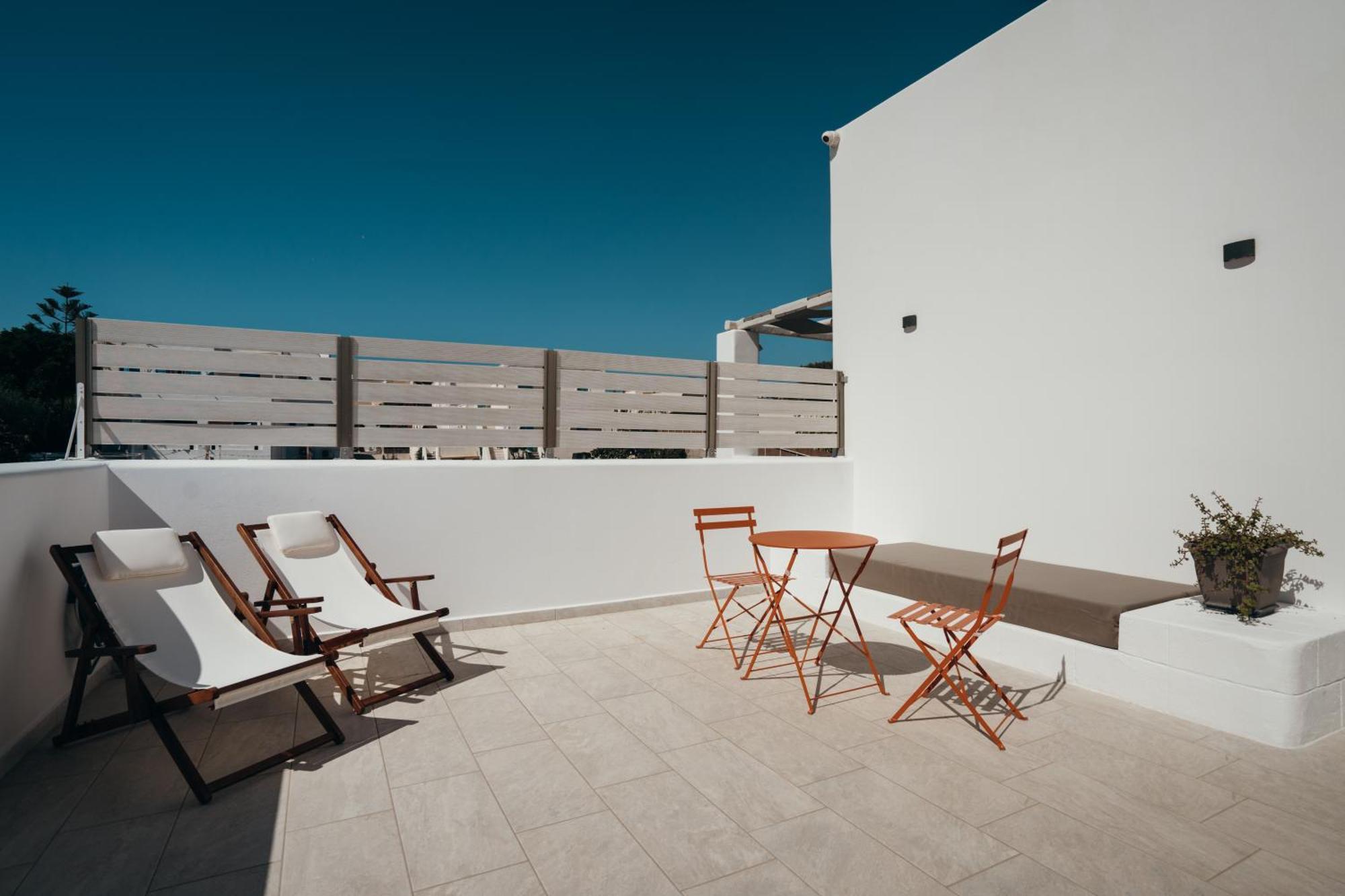 Aethra White Apartment Messaria (Santorini)