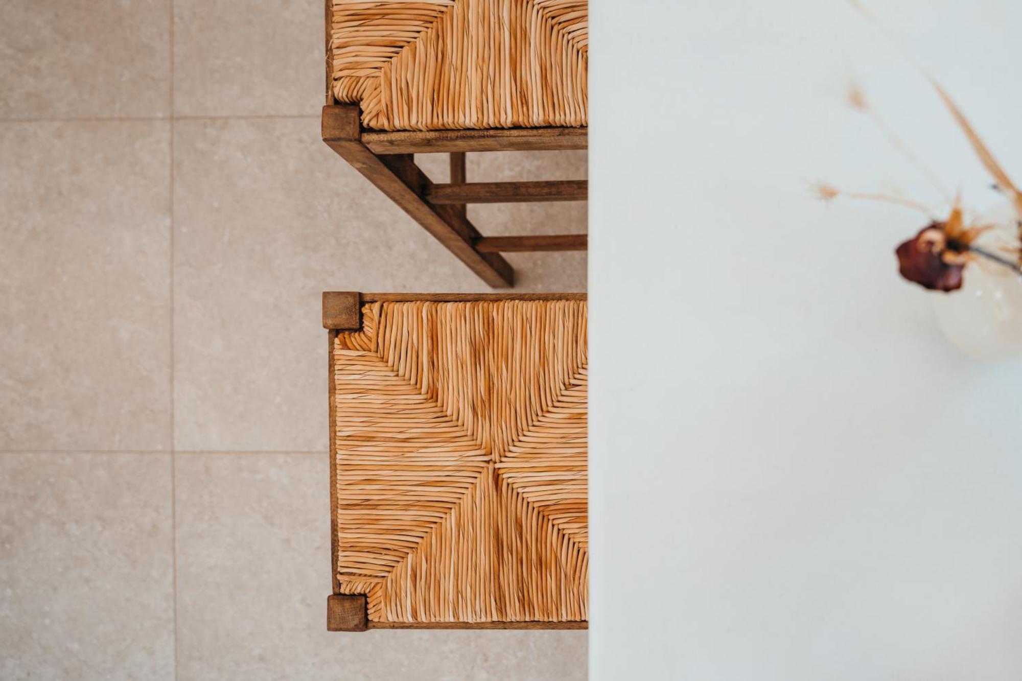 Apartment Aethra White