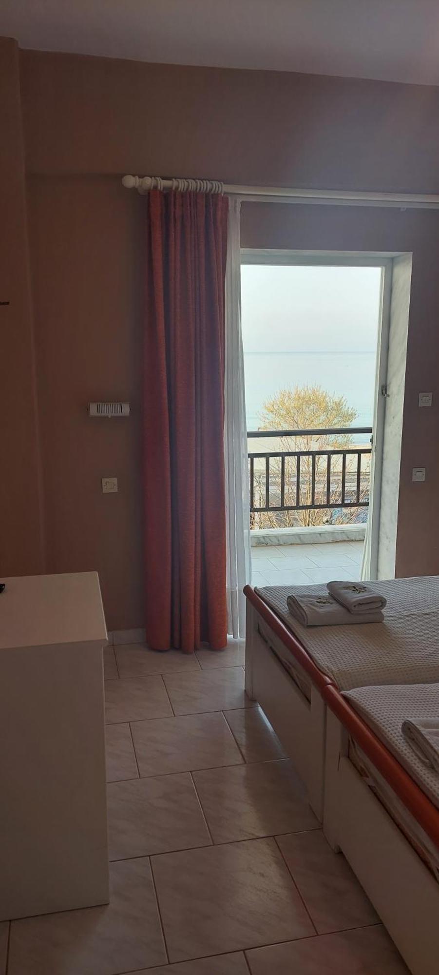Seaside * Paralia Dionysiou