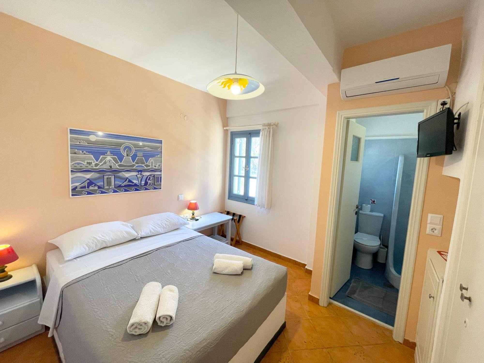 Asterias Mini Coastal Perivolos (Santorini)