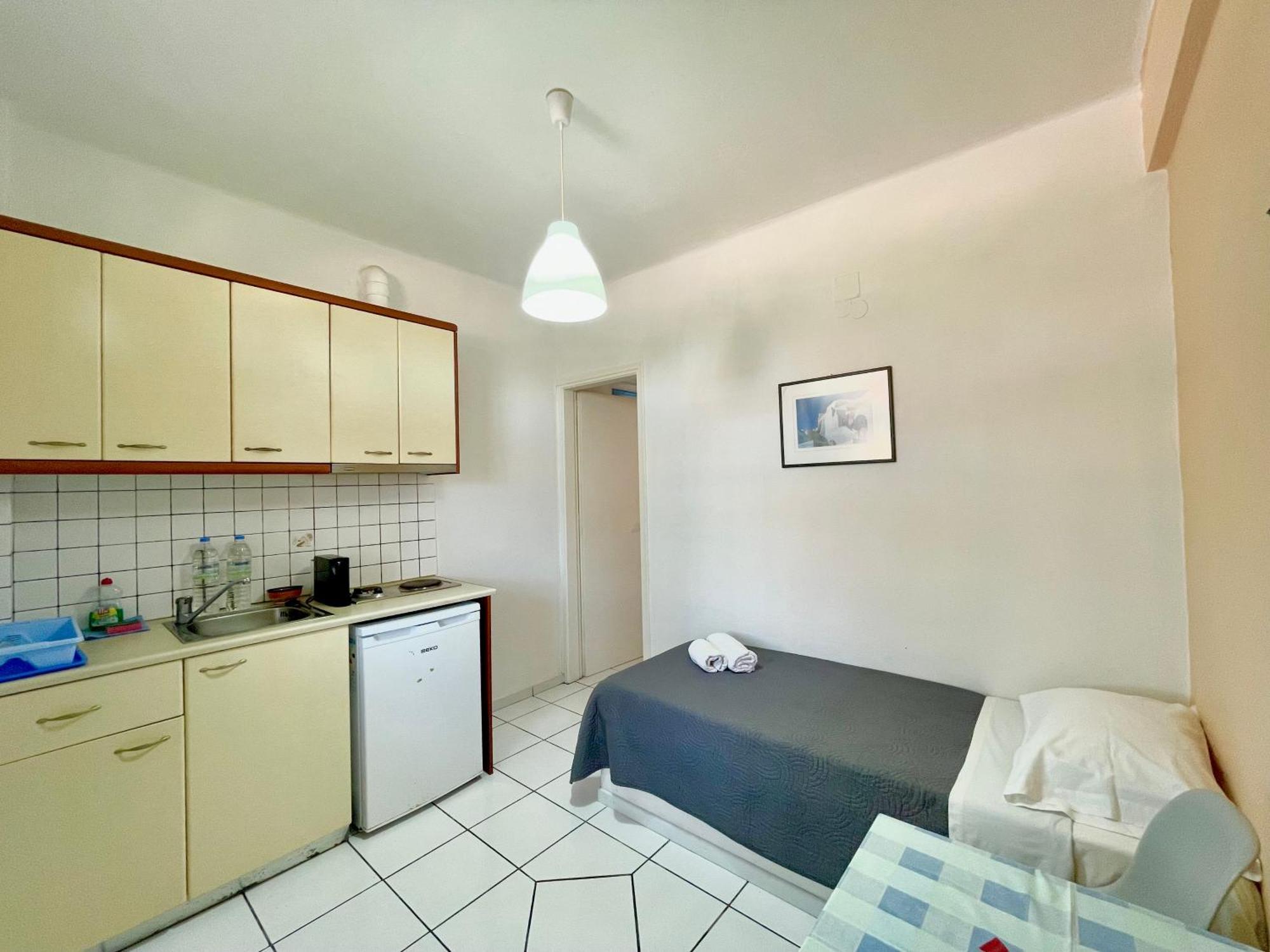 Asterias Mini Coastal * Perivolos (Santorini)