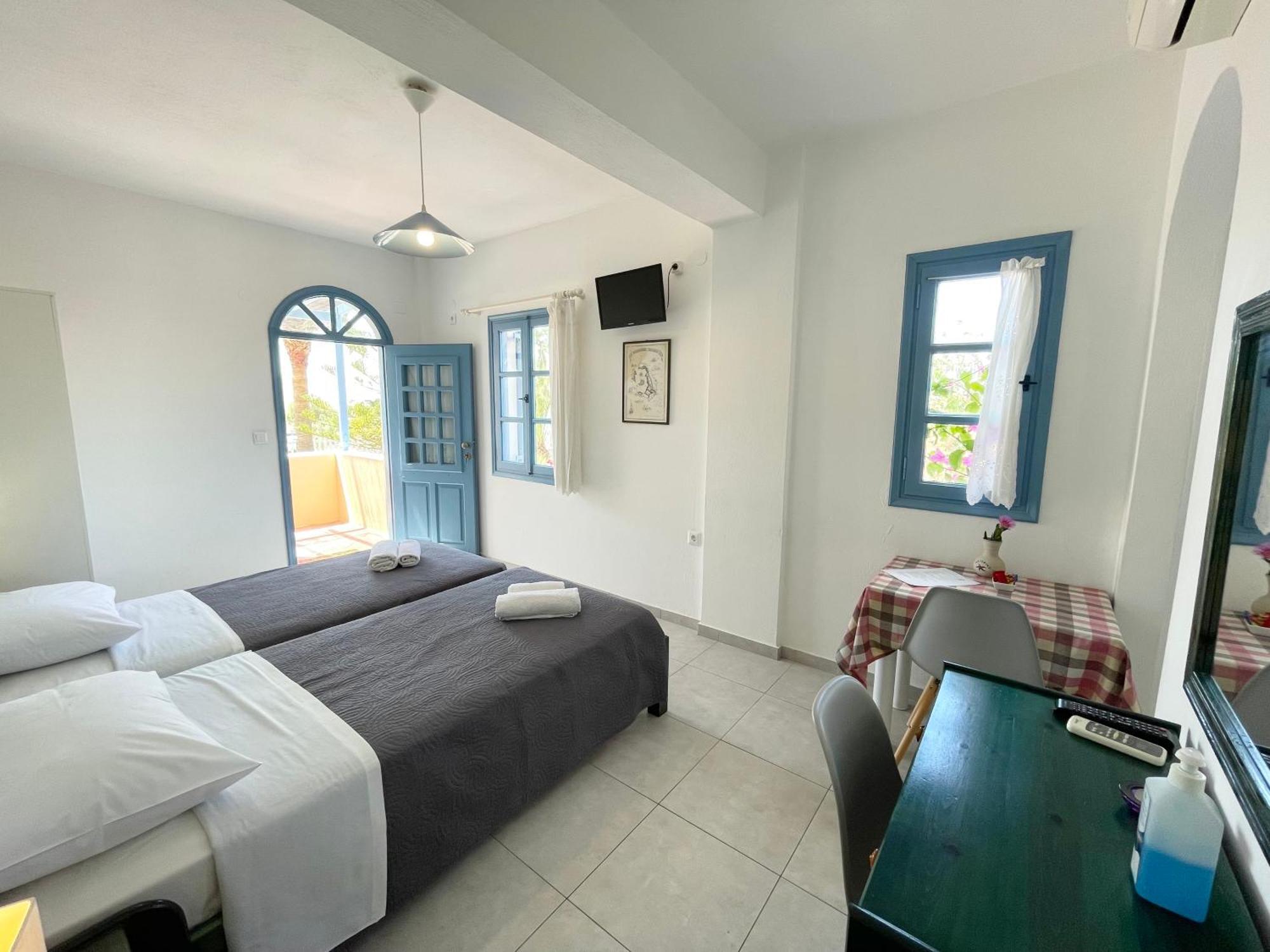 Asterias Mini Coastal Apartment *