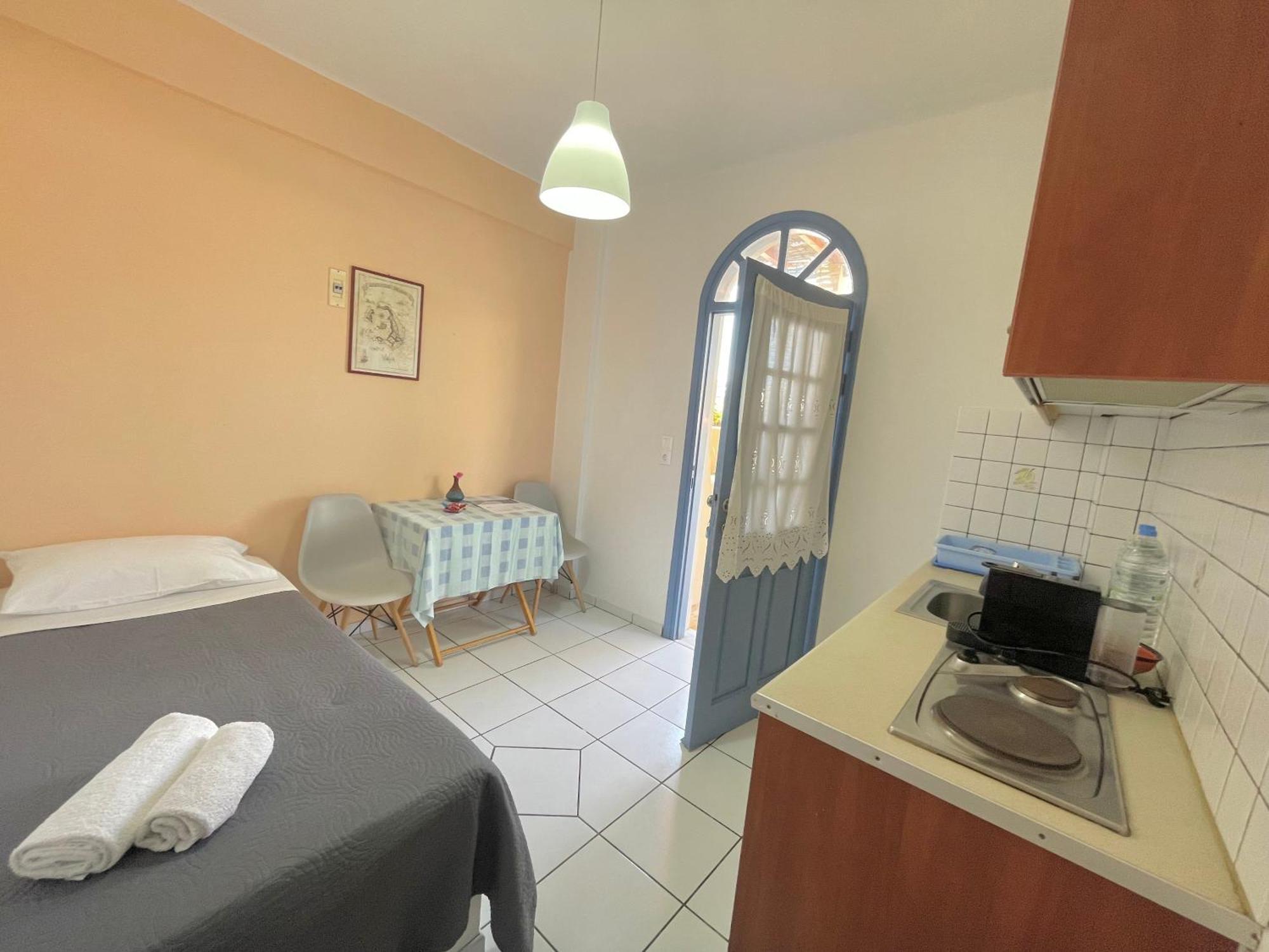 Asterias Mini Coastal Apartment Perivolos (Santorini)