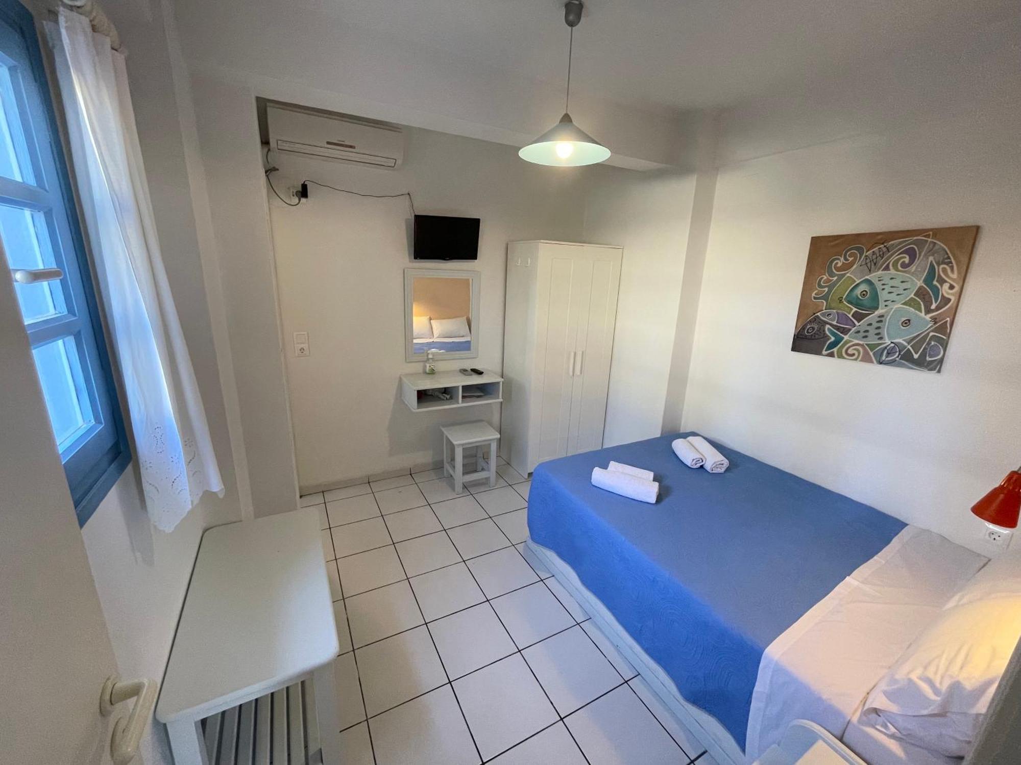 Asterias Mini Coastal * Perivolos (Santorini)