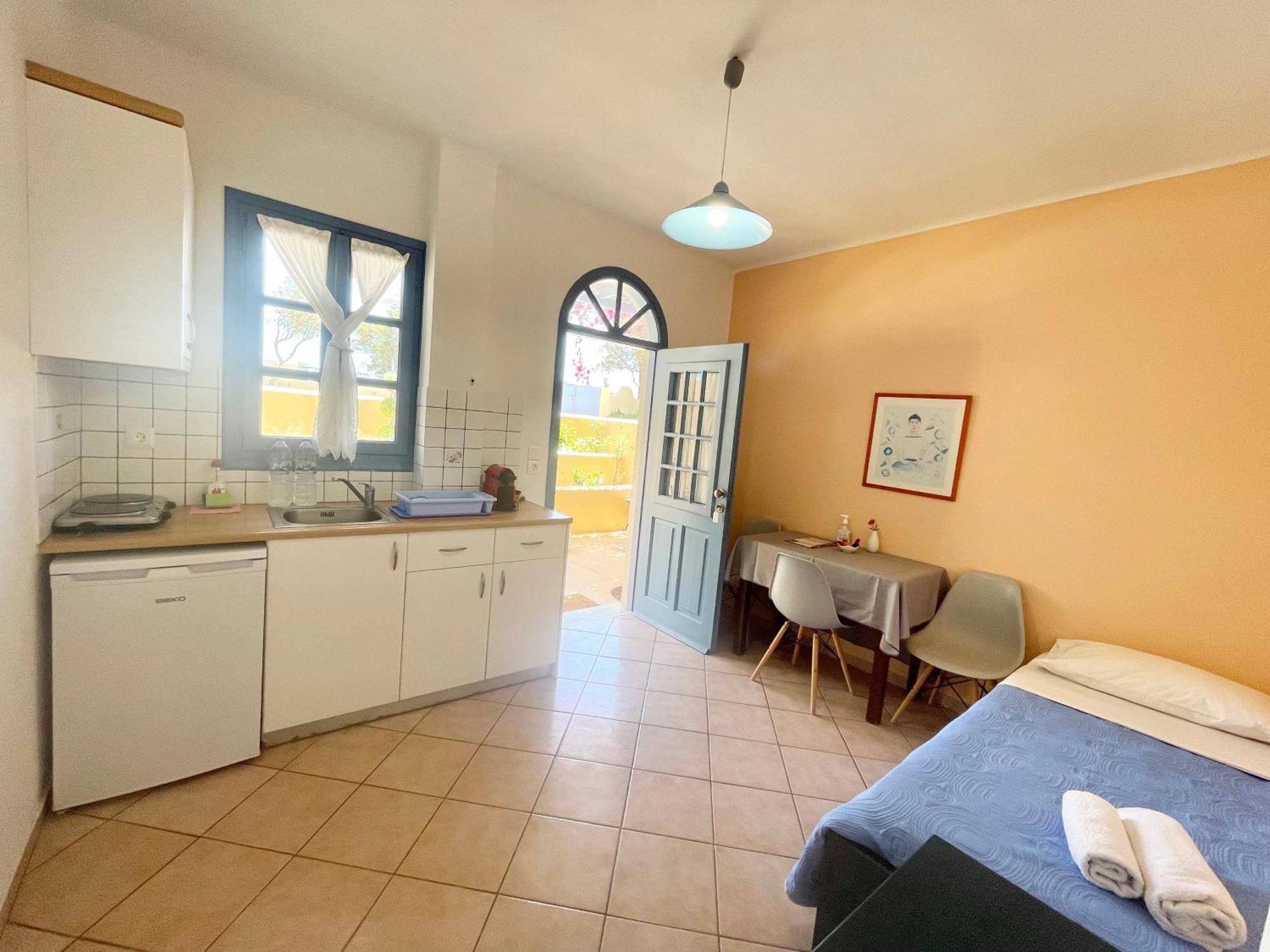 Asterias Mini Coastal Apartment Perivolos (Santorini)