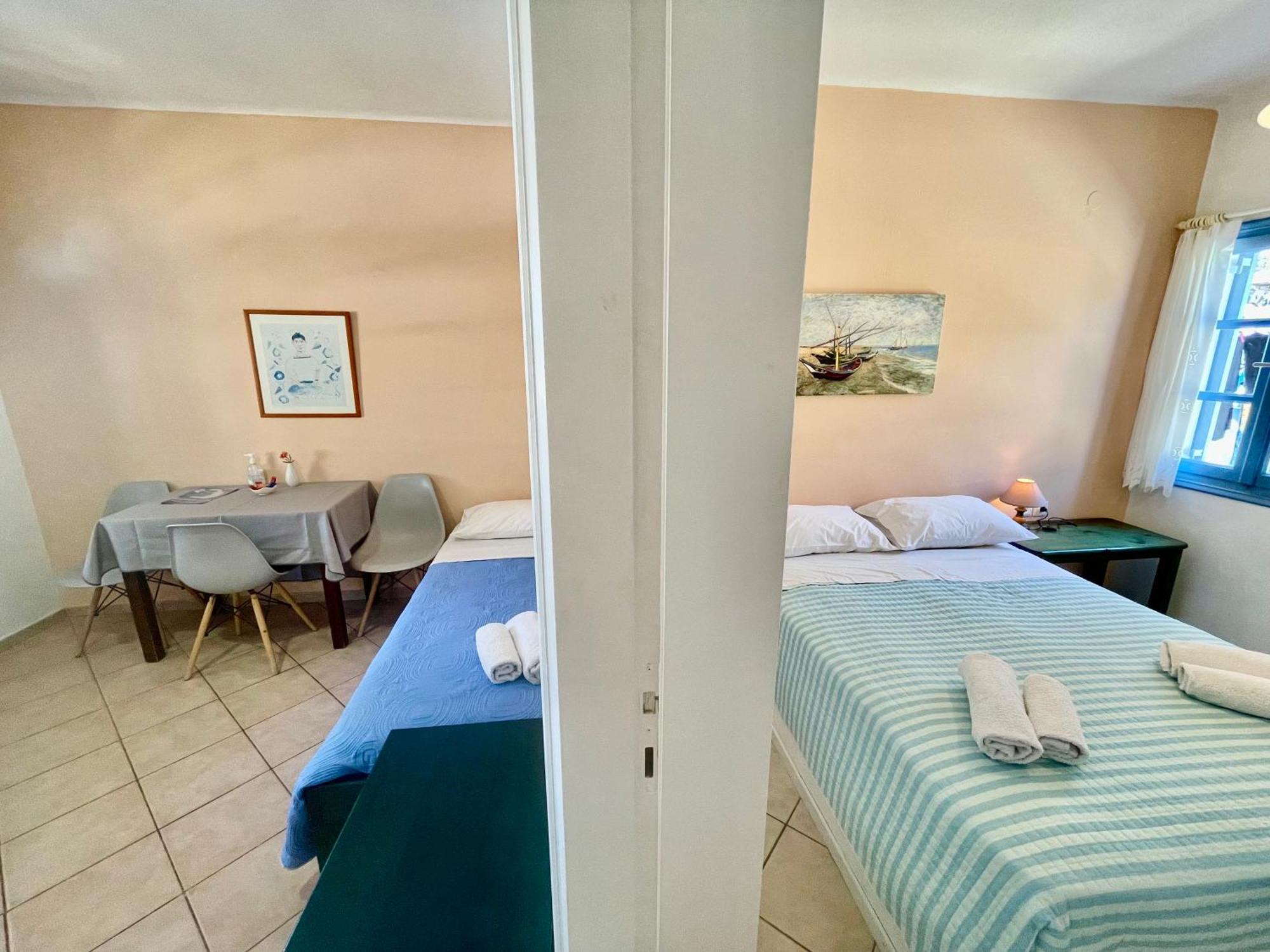 Apartment Asterias Mini Coastal Perivolos (Santorini)