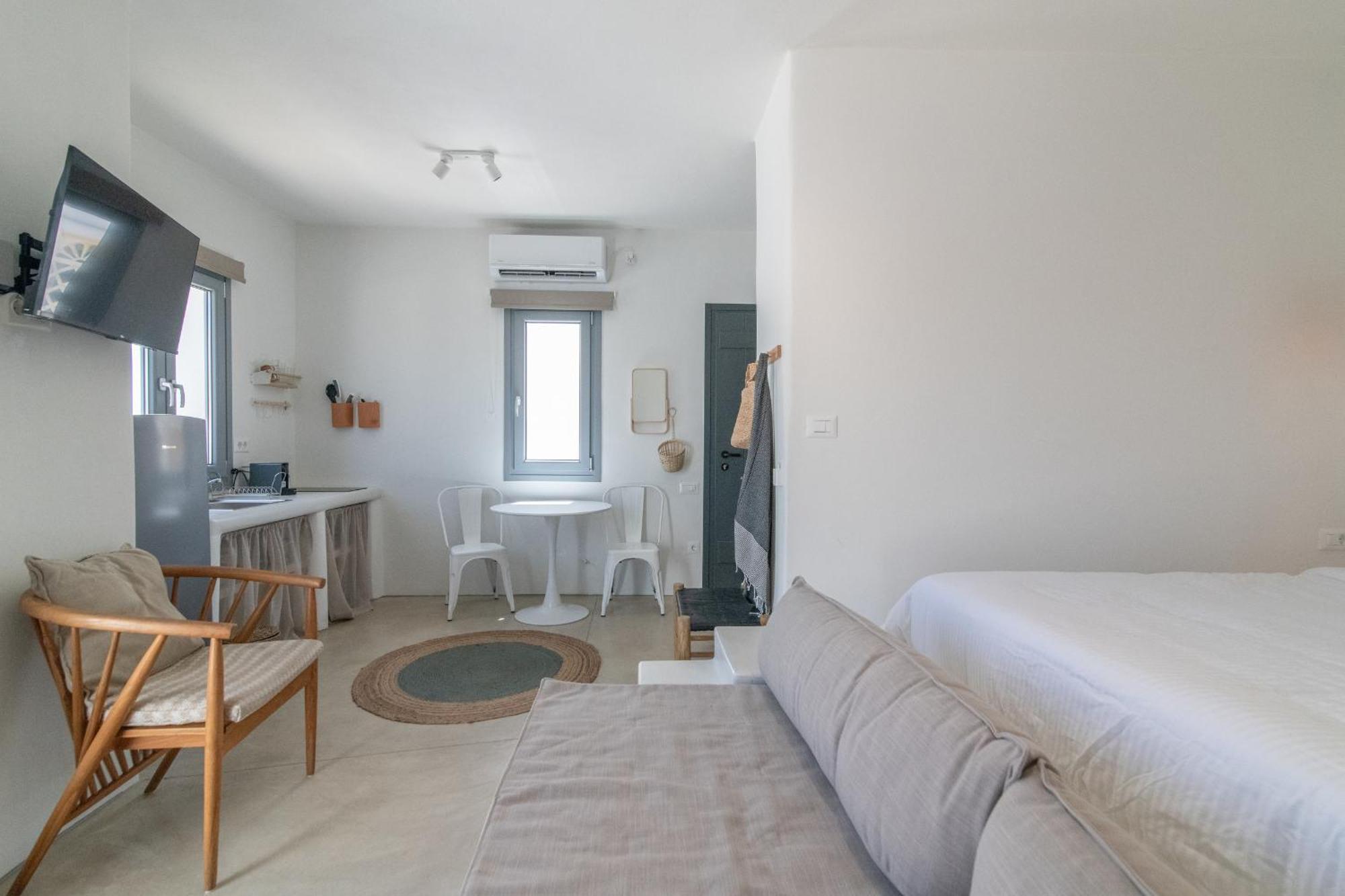 Art Beachfront Apartment Panormos (Tinos)