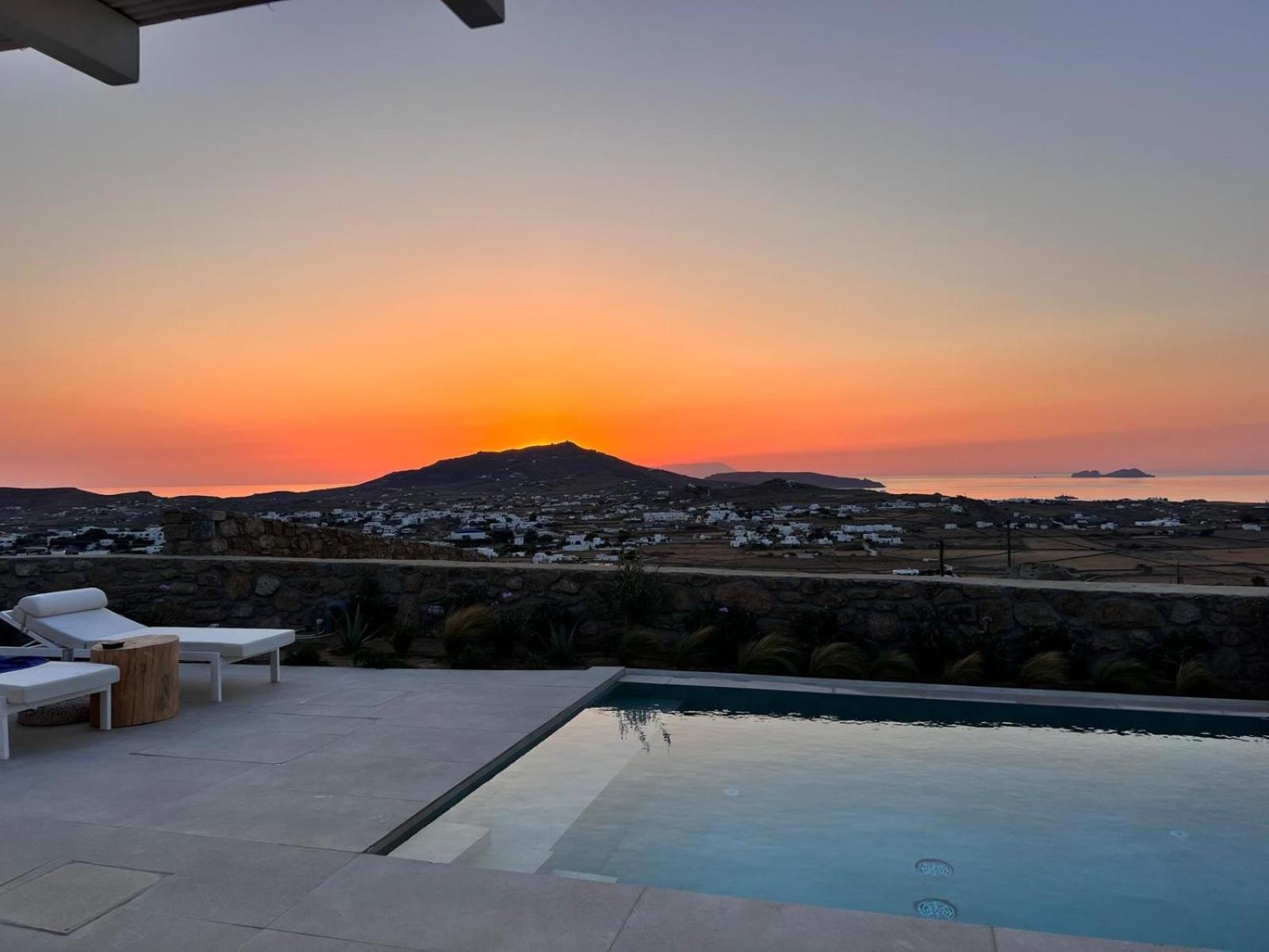 Villa Sunrise - Sea View Private Pools