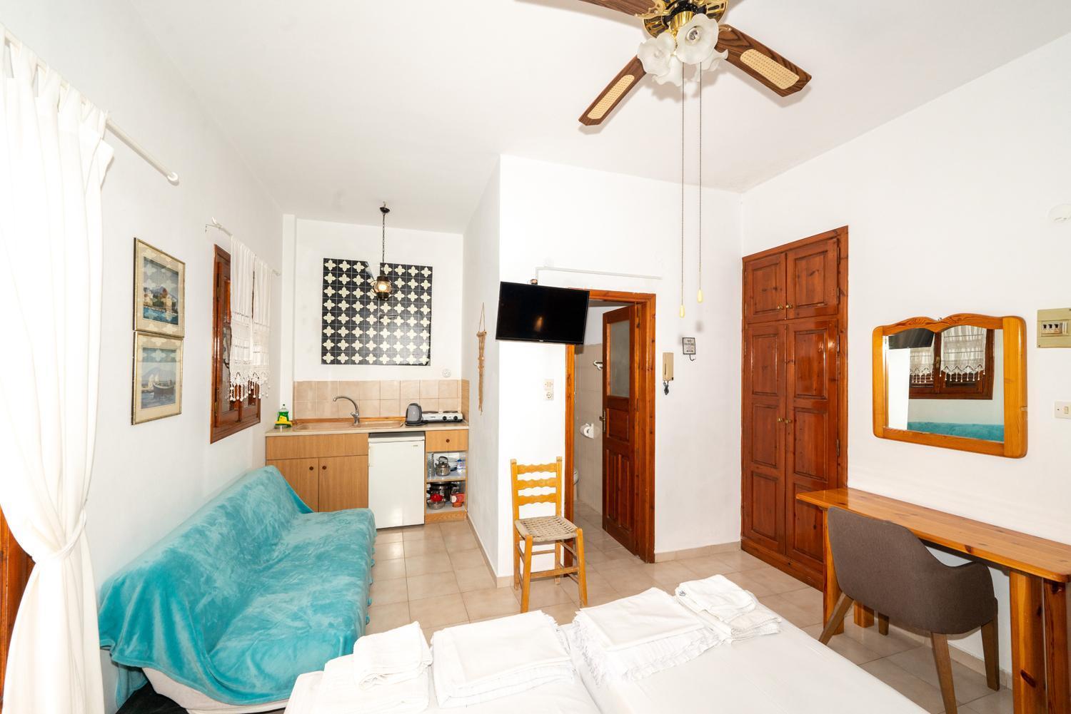 Inn Town Cozy Escape Aegina