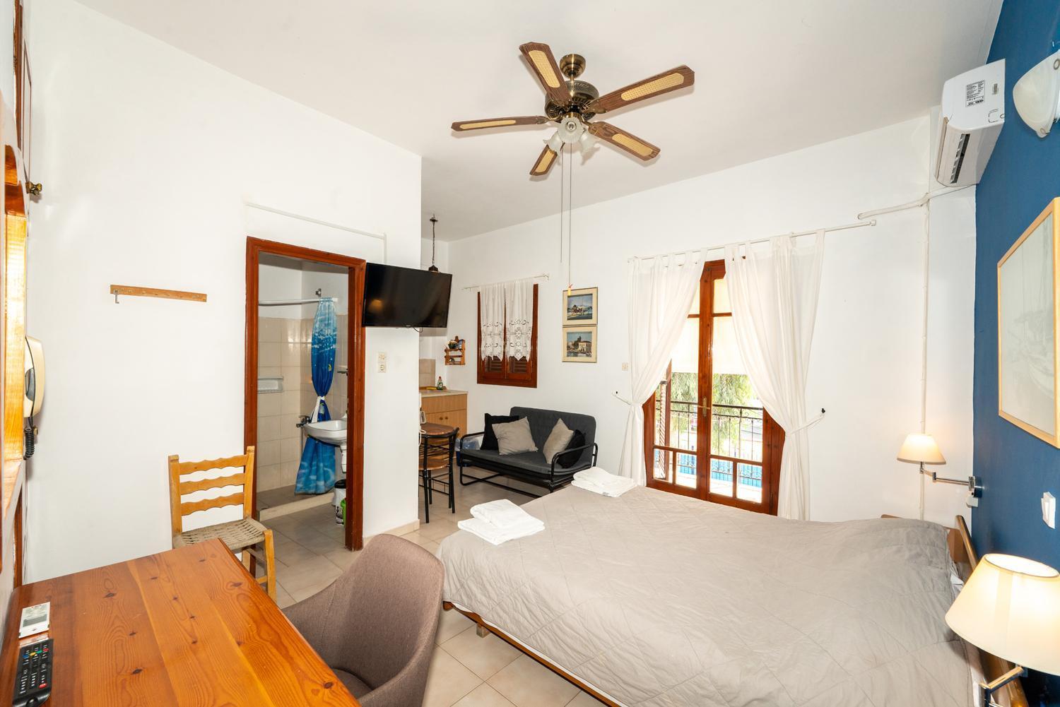 Inn Town Cozy Escape Aegina