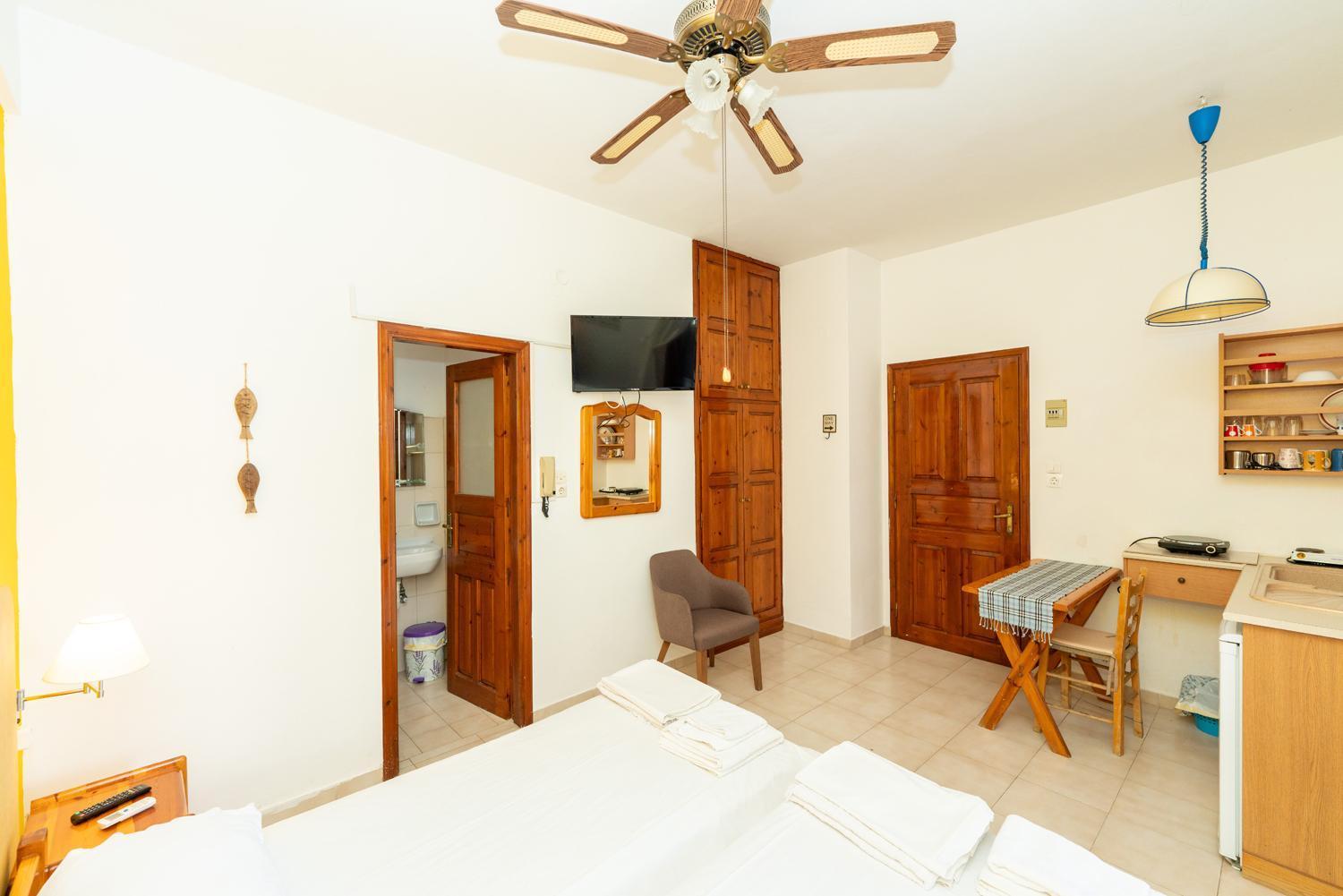 Town Cozy Escape * Aegina