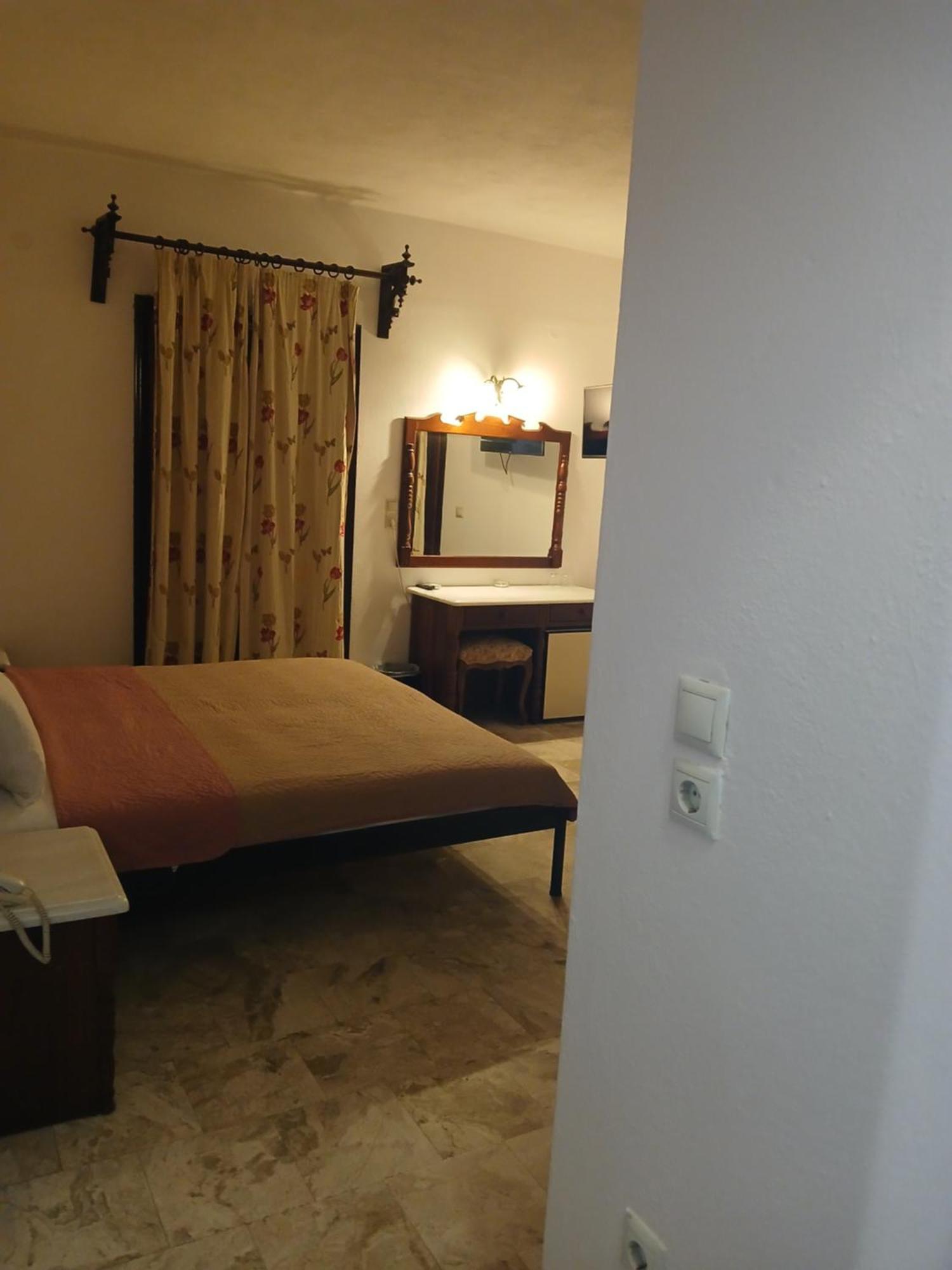 Orsa Skiathos Town