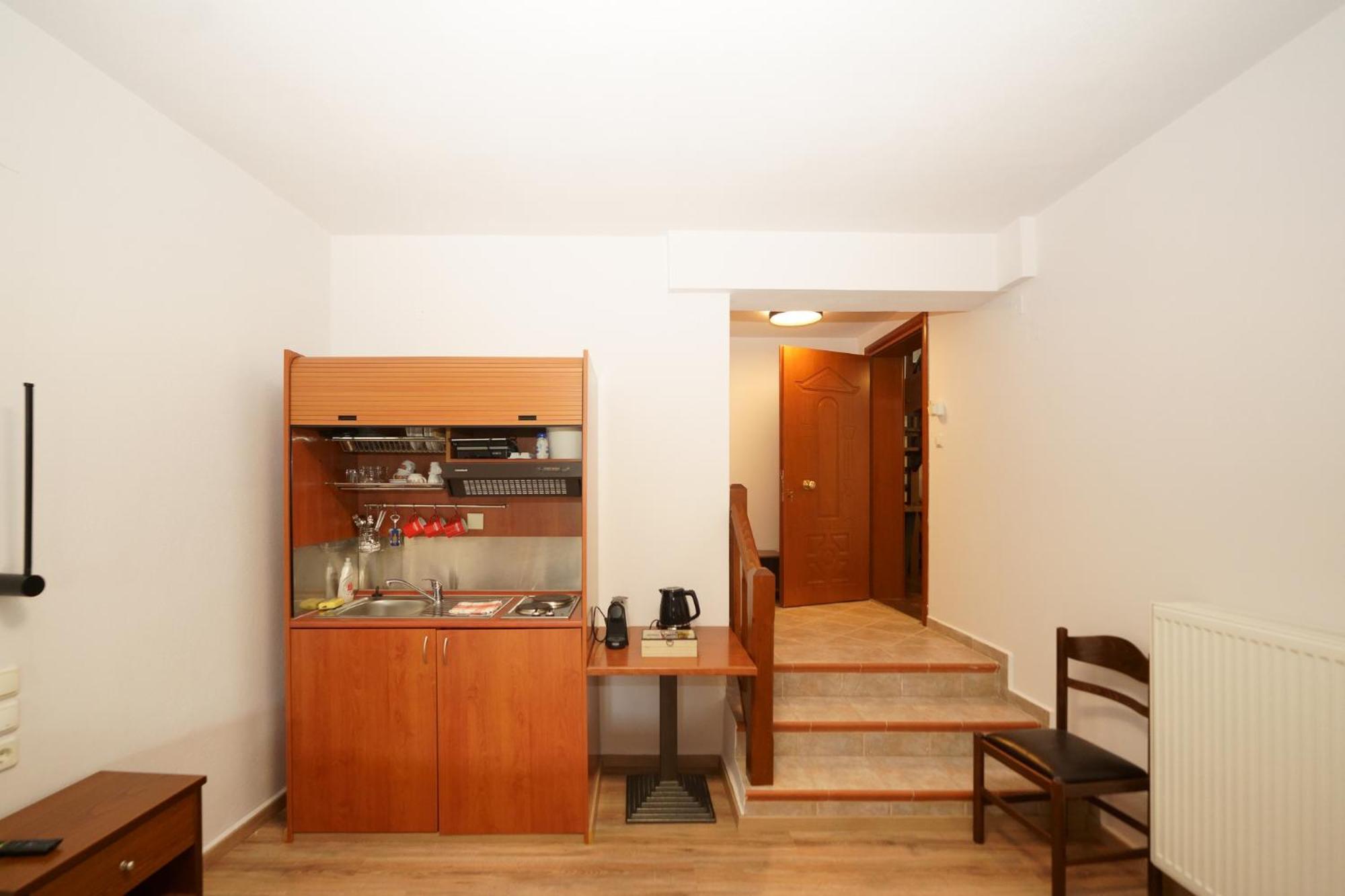 & Apartments-mihail Guest house *