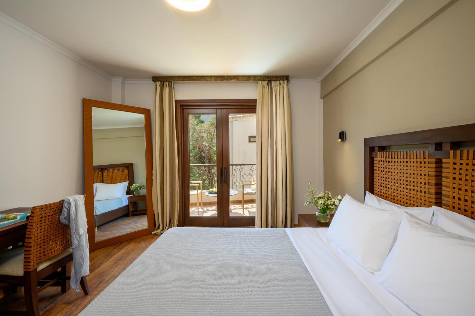 Elisso Boutique Hotel *