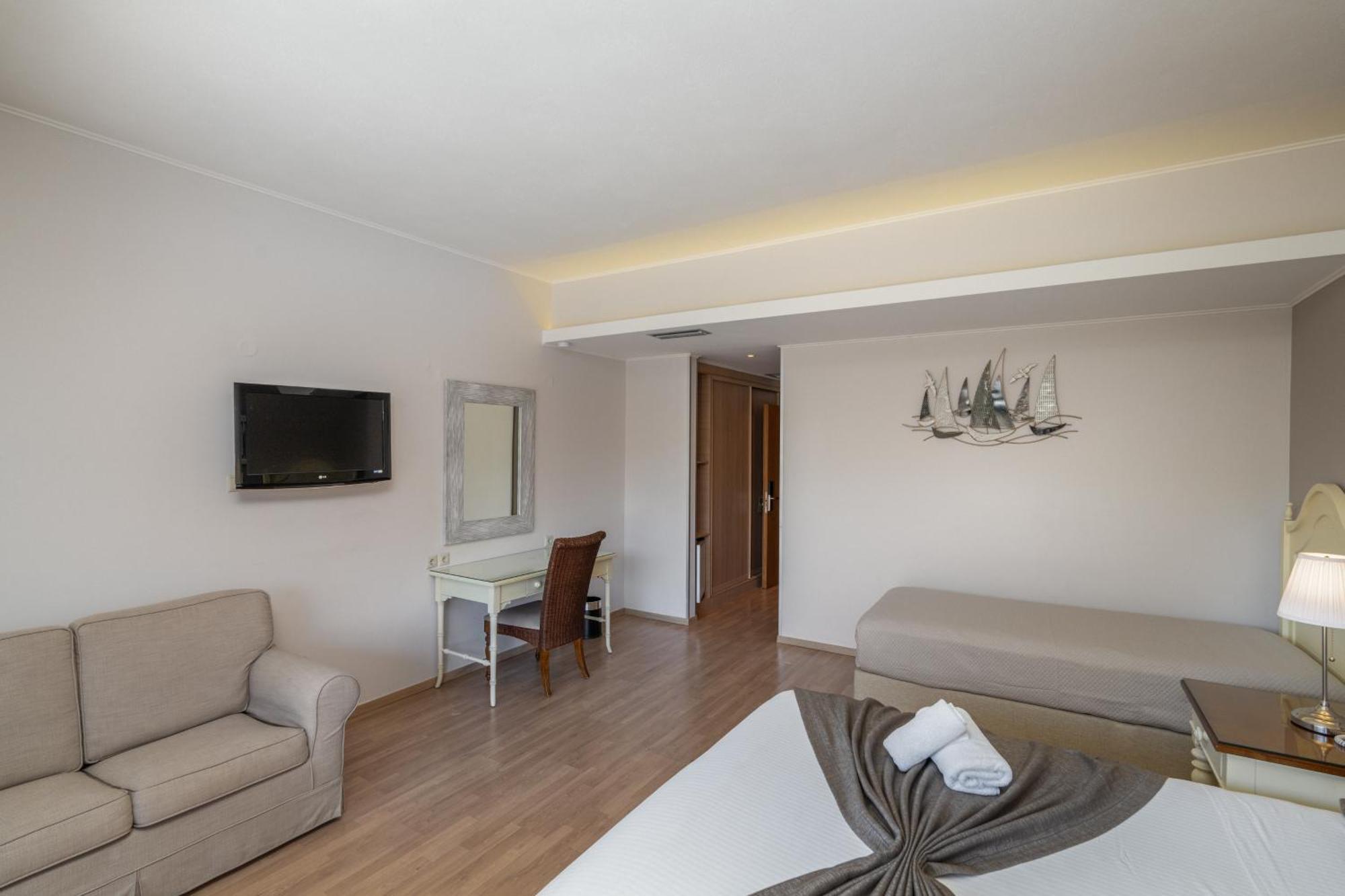 San Nicolas 4* Mikros Gialos