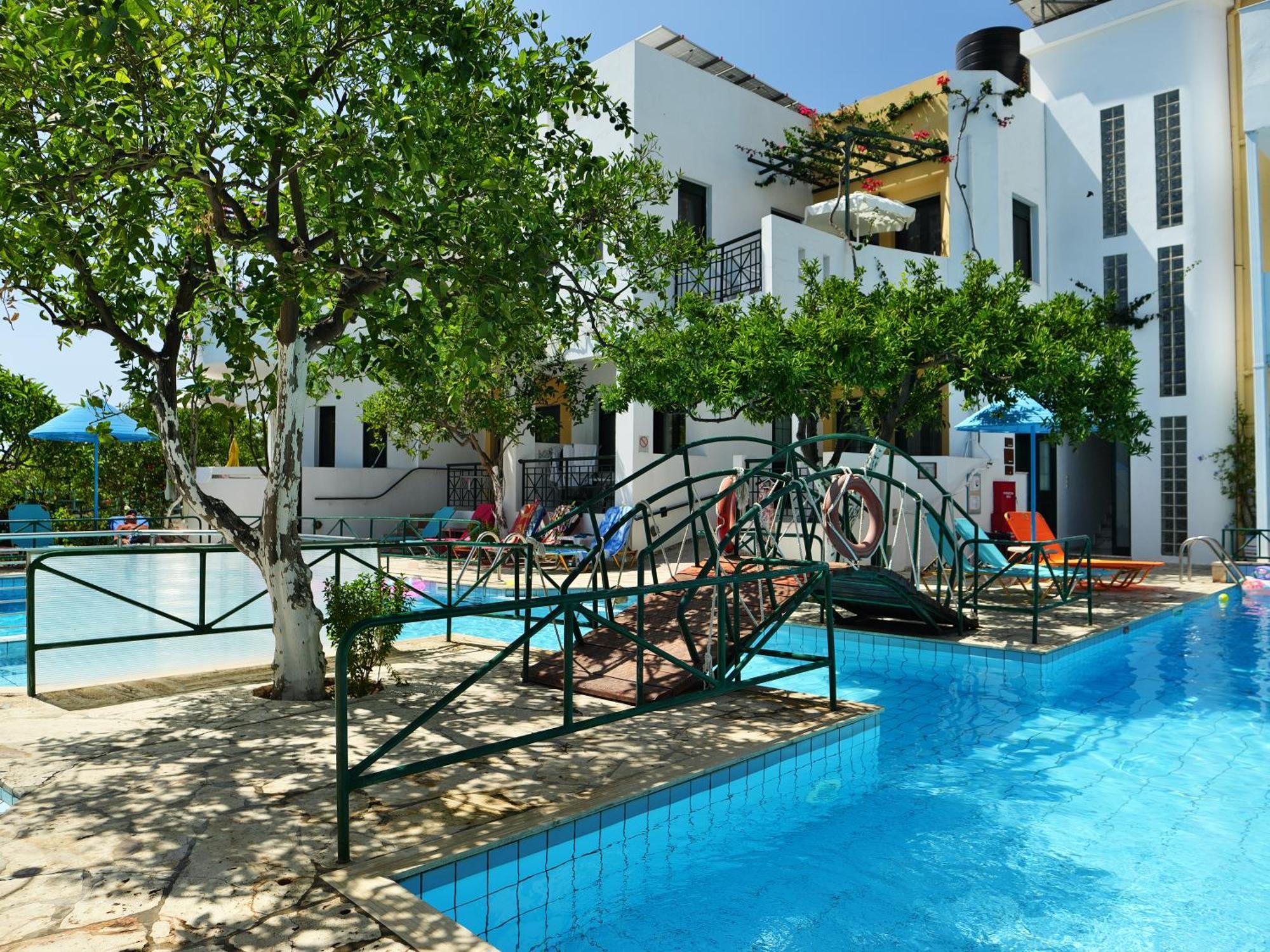 Kastro Aparthotel 3*