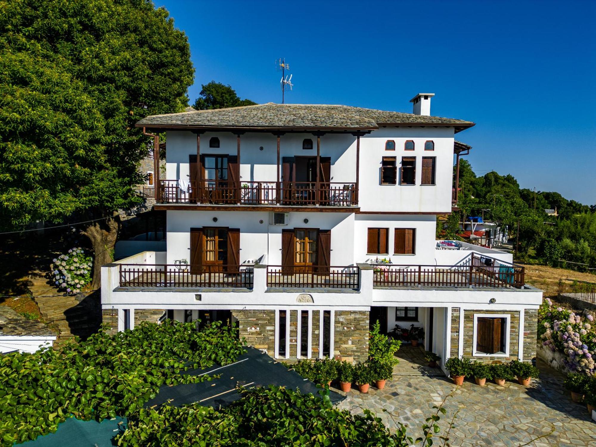 Vrionis Hotel 2*