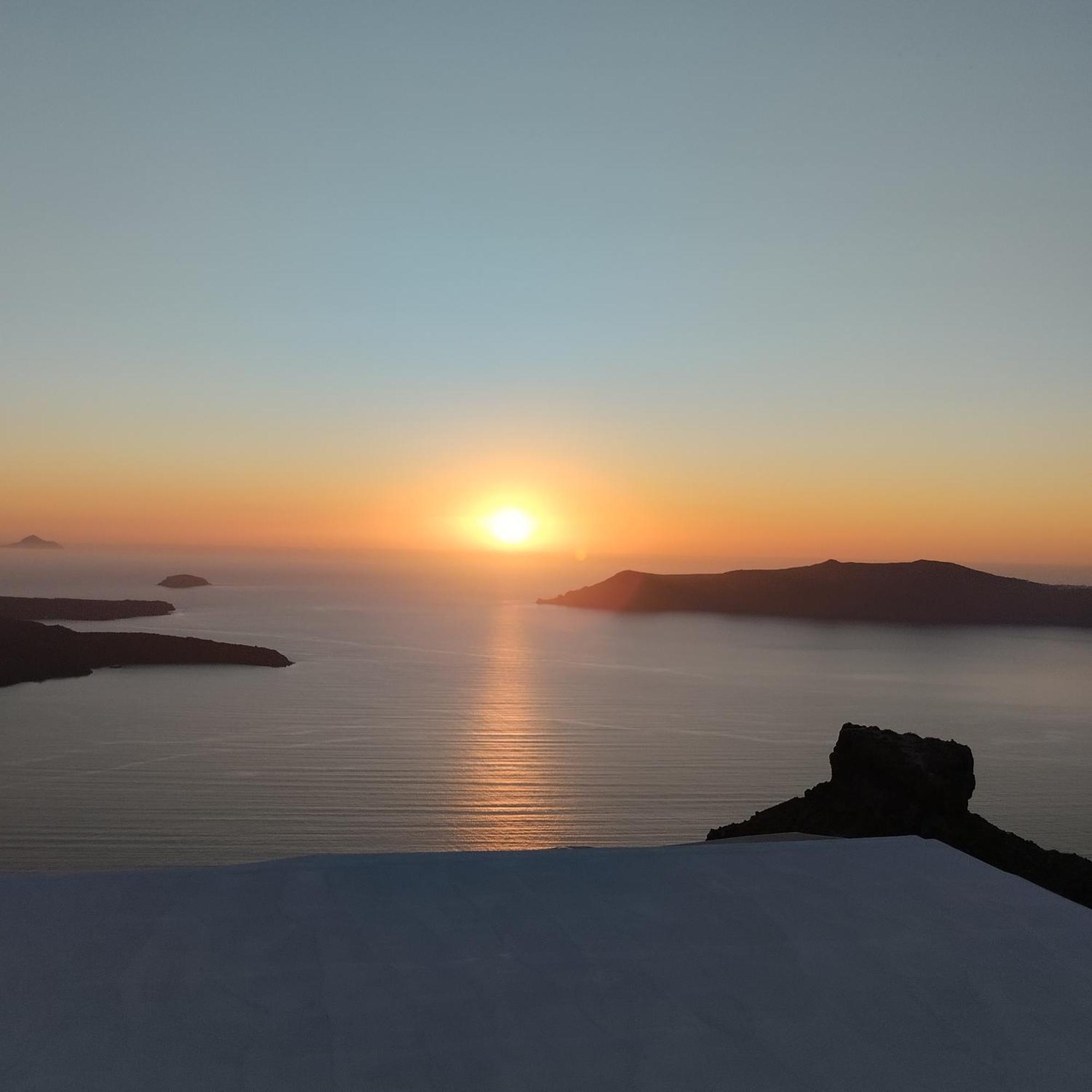Amazing On The Cliff 4*