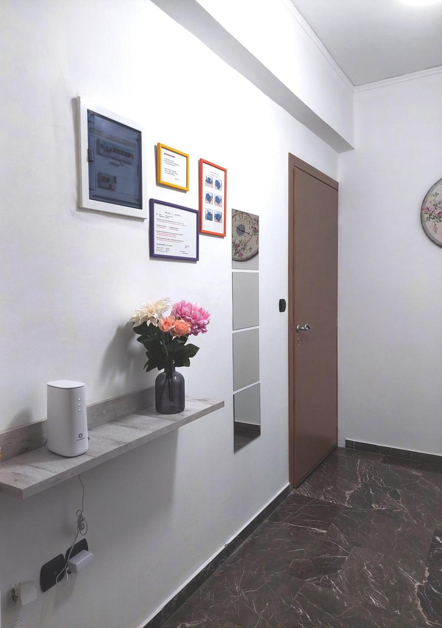Homey In Apartment *