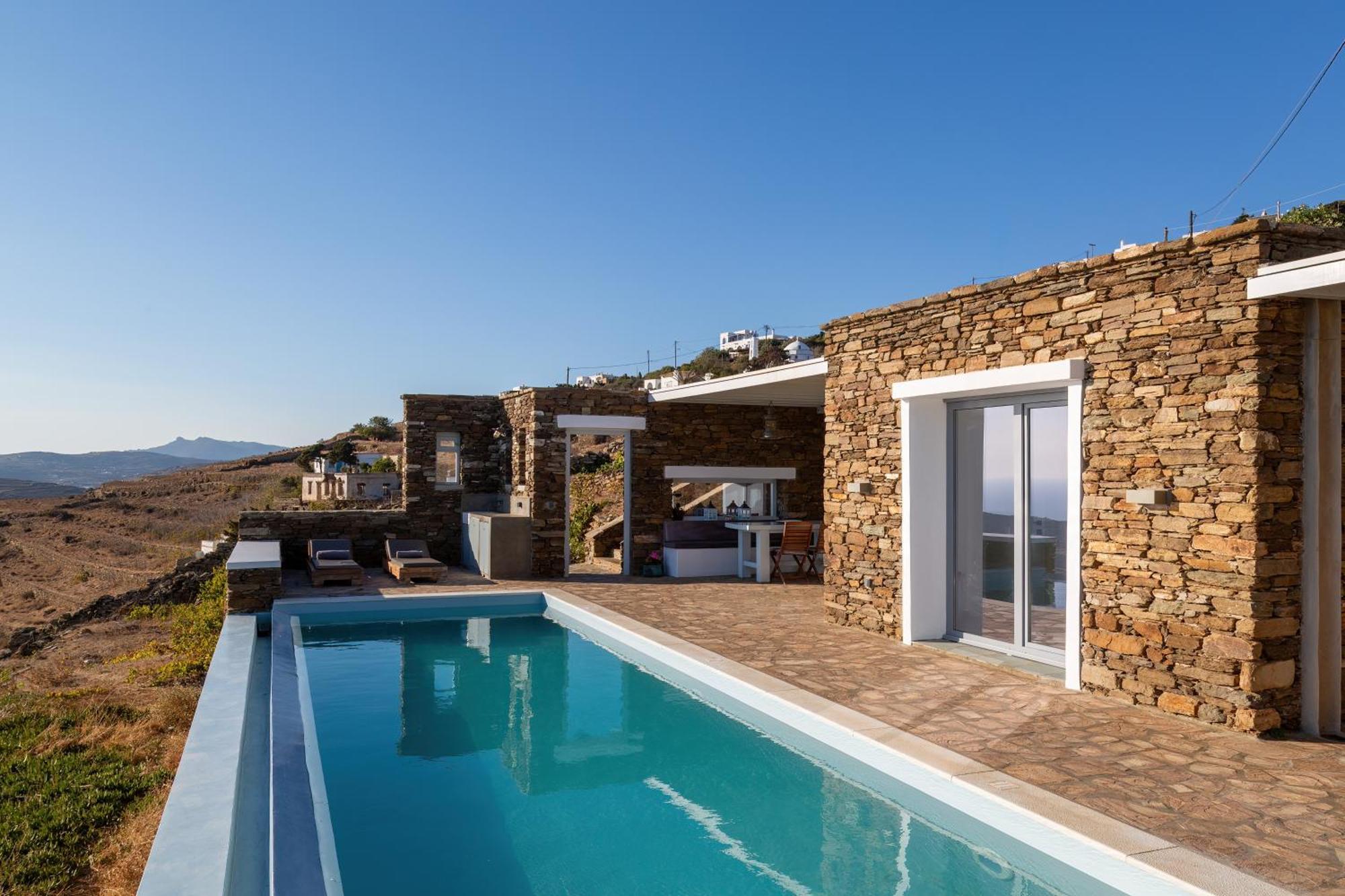 Leonora Tinos Villa Arnados