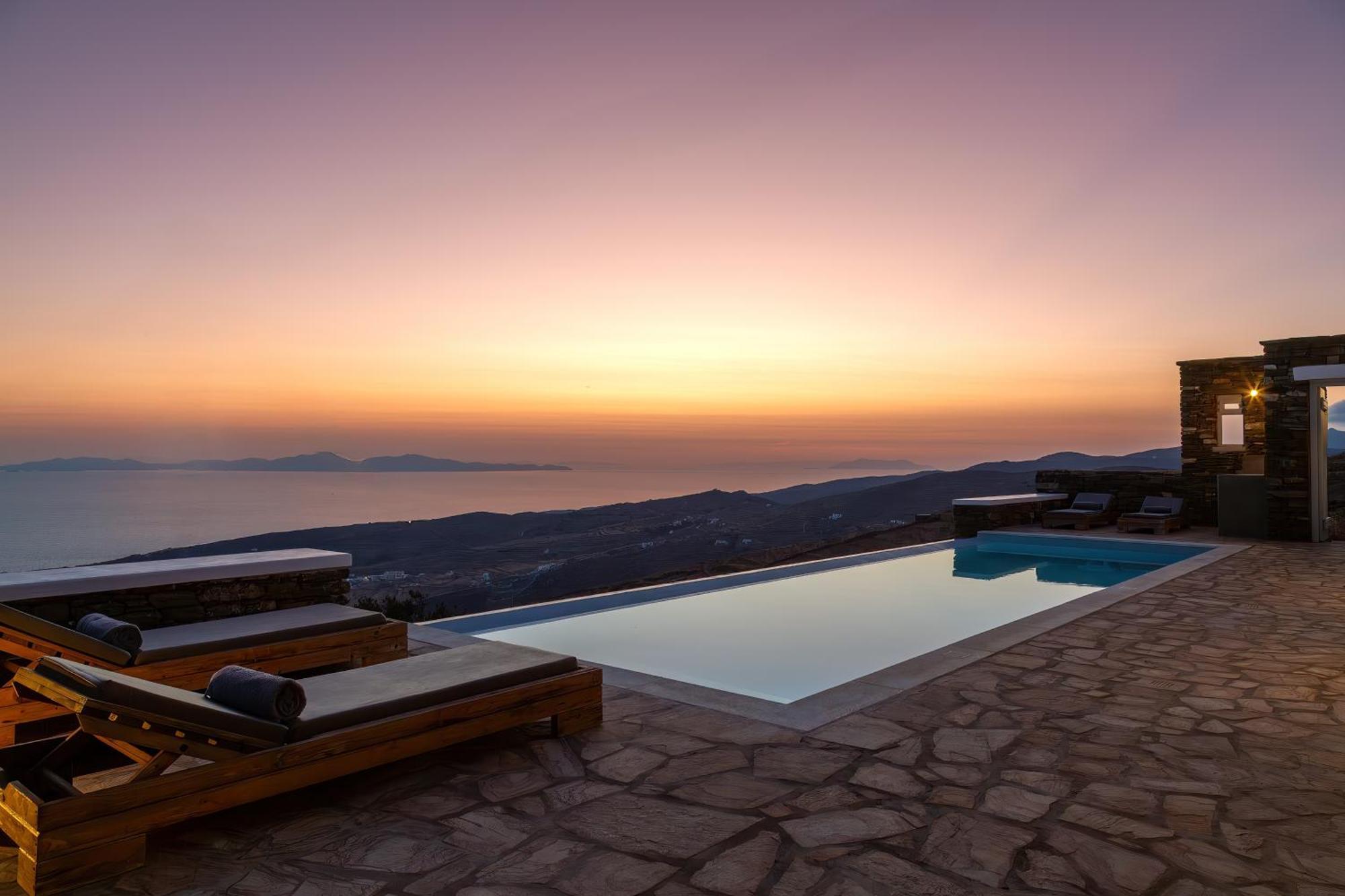 Leonora Tinos Villa Arnados