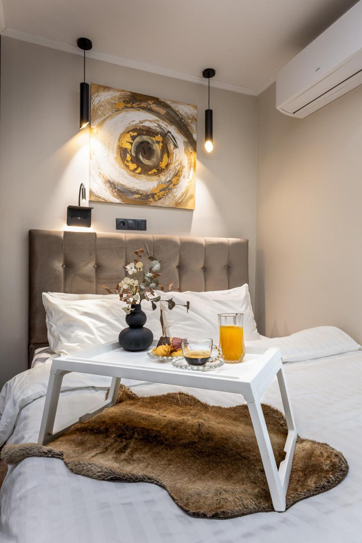 Cozy Downtown Apartment